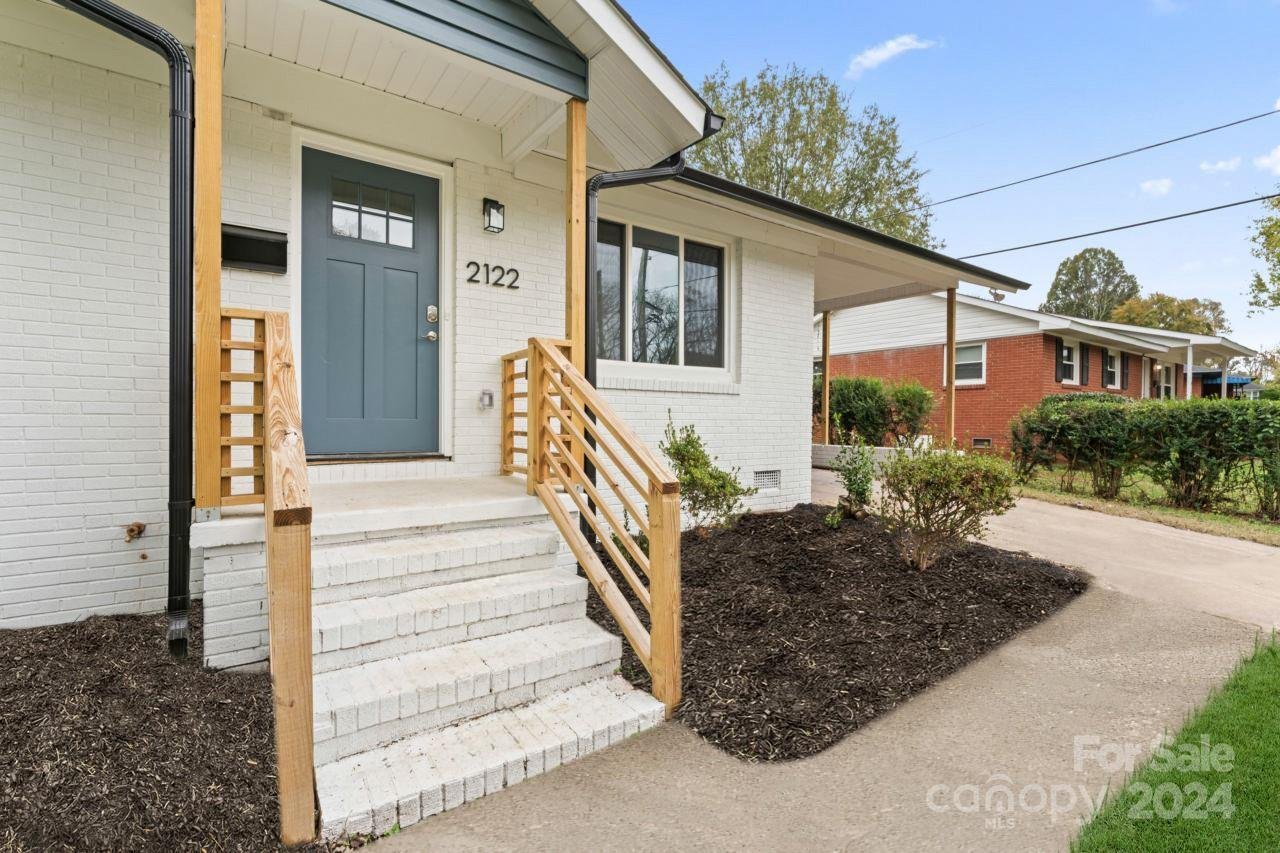 Property image 1 at 2122 Abelwood Road, Charlotte, NC 28216