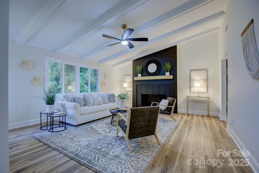 Marlwood Acres, Charlotte Community
