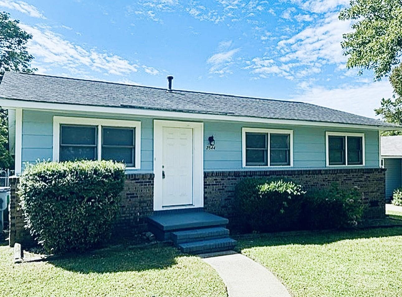 Property image 1 at 2544 Abelwood Road, Charlotte, NC 28216