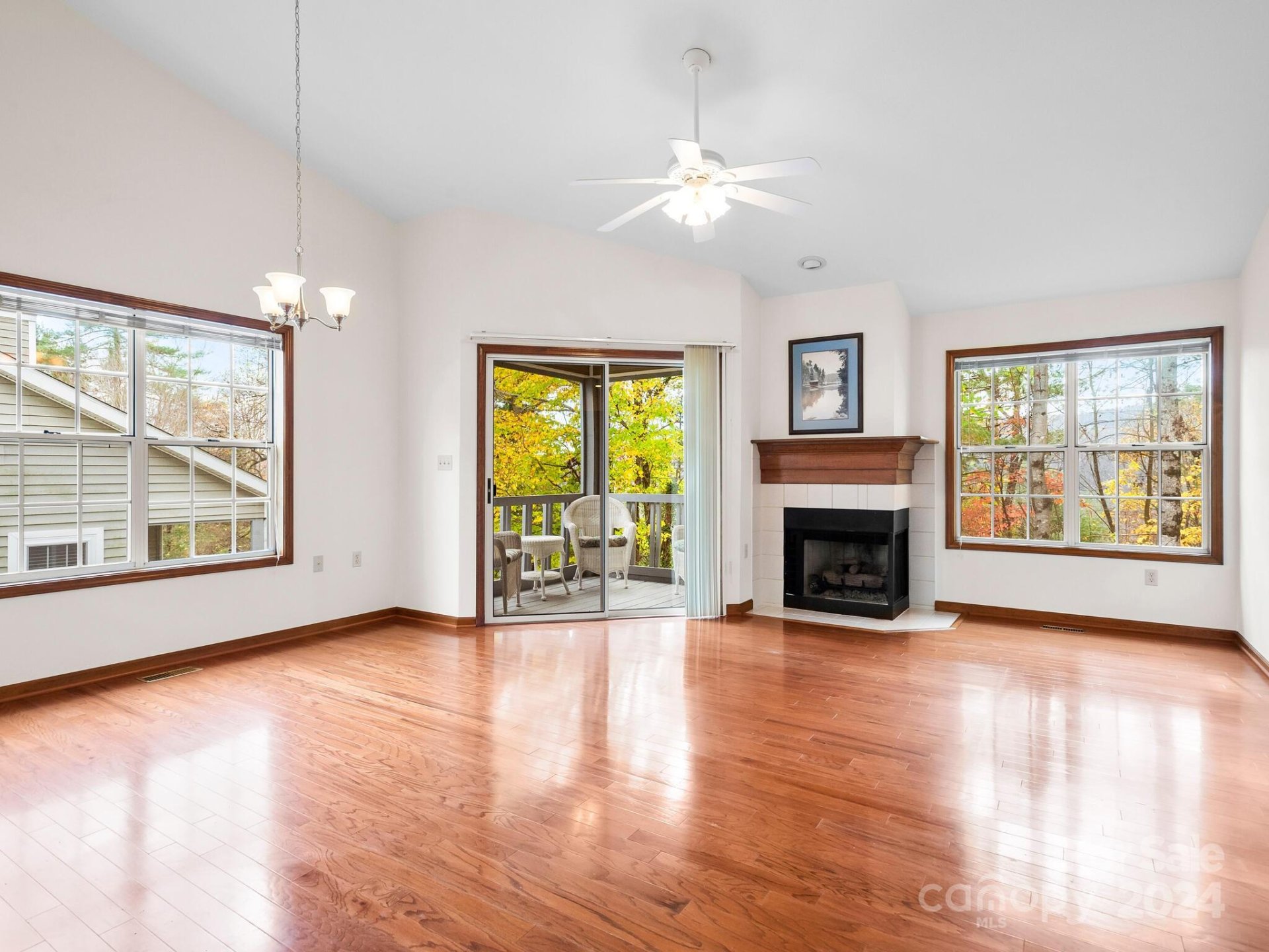 Property image 3 at 341 Laurel Park Place, Hendersonville, NC 28791