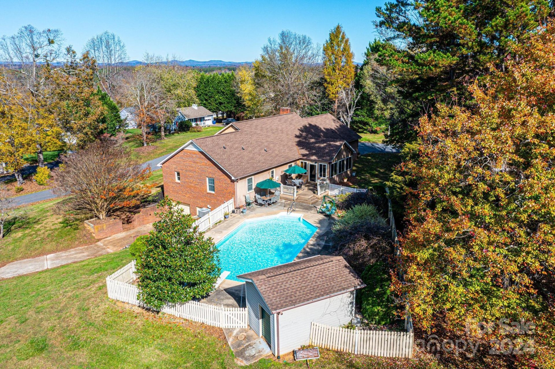 Property image 4 at 6125 Gold Creek Estate Drive, Hickory, NC 28601