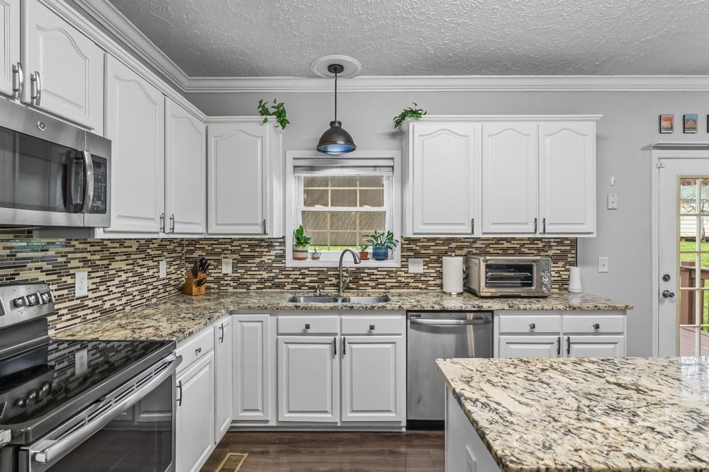 Property image 3 at 207 Sienna Drive, Hickory, NC 28601
