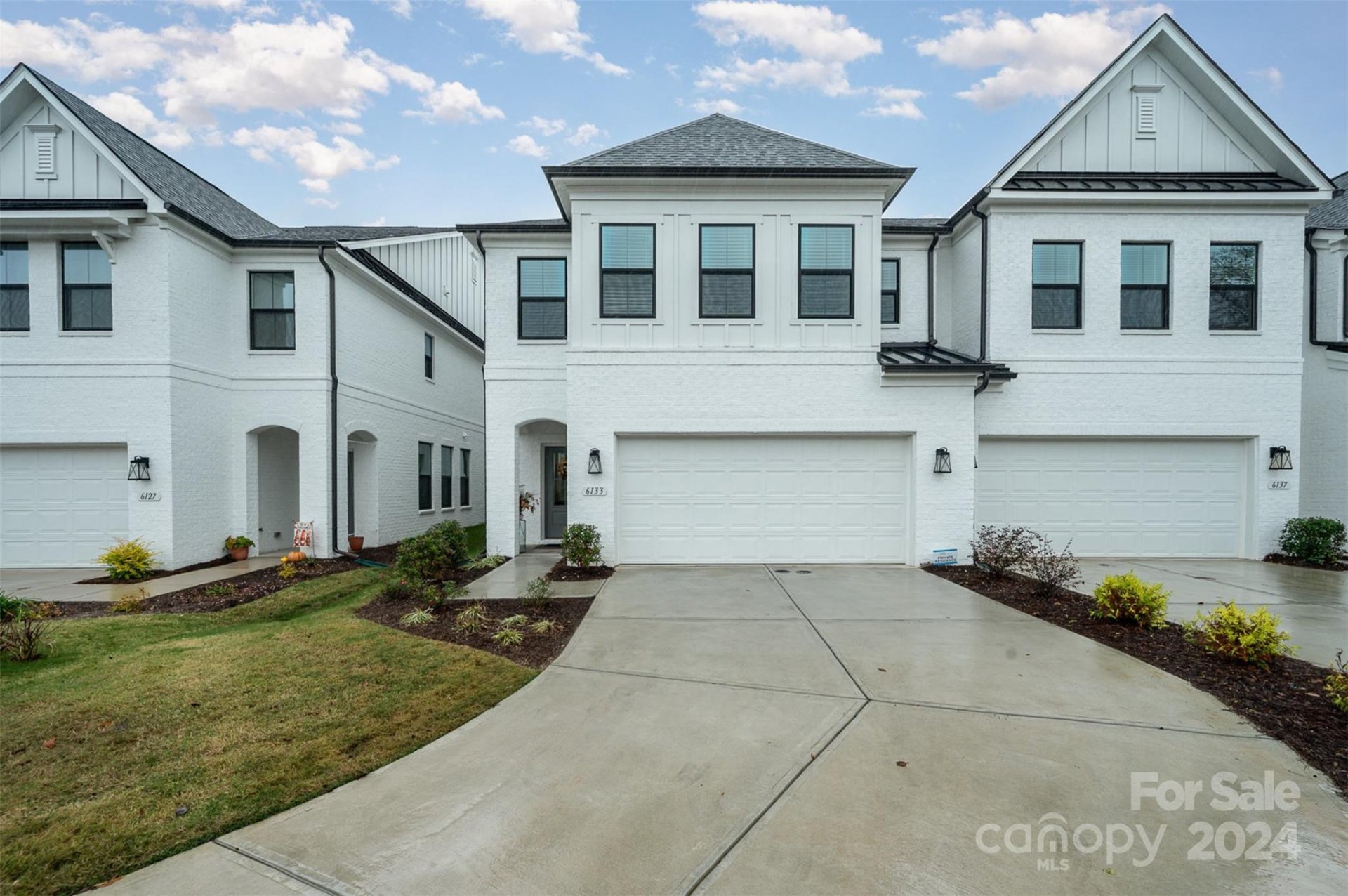 6133 Mariemont Circle