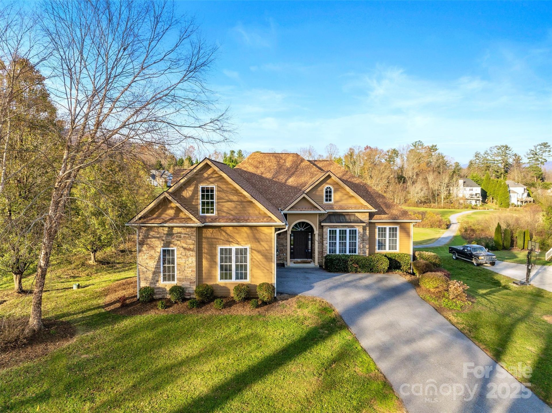 High Vista, Mills River Community