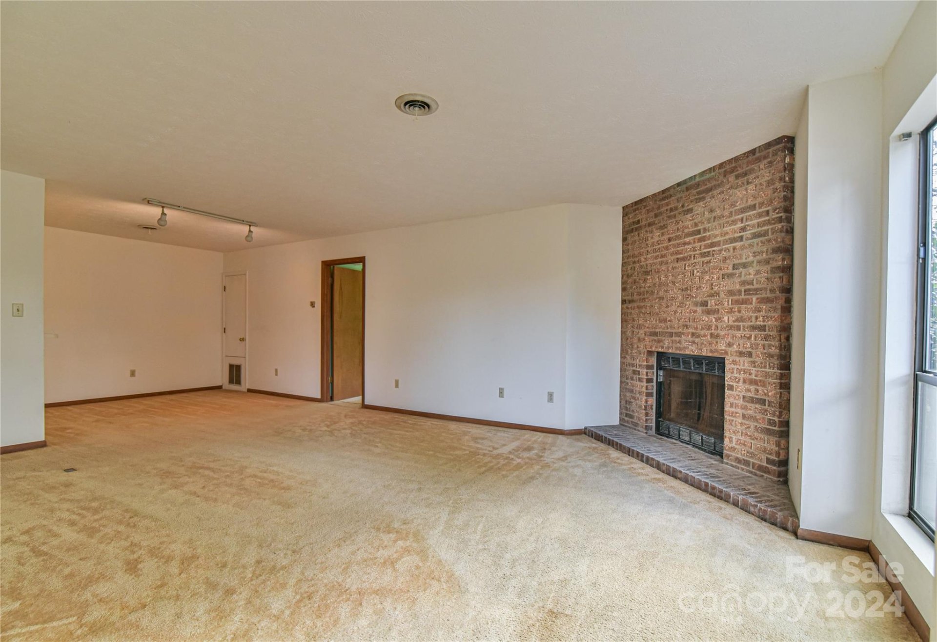 Property image 4 at 15 Ravencroft Lane, Asheville, NC 28803