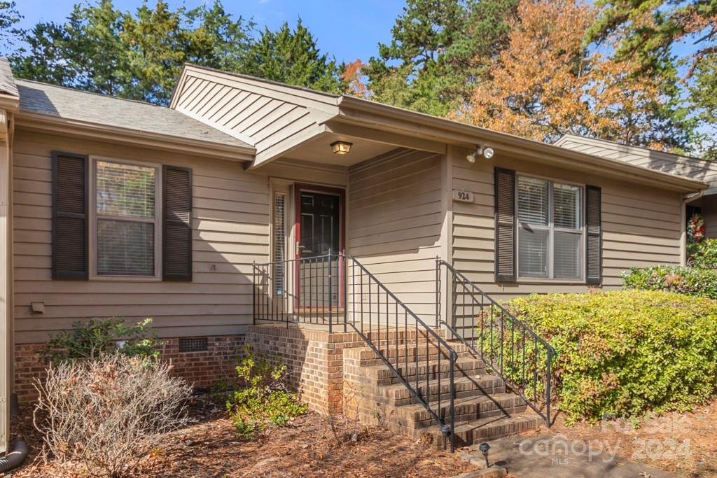 924 Cranberry Circle