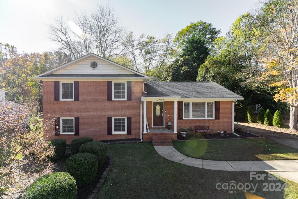 Castleton Gardens, Charlotte Community