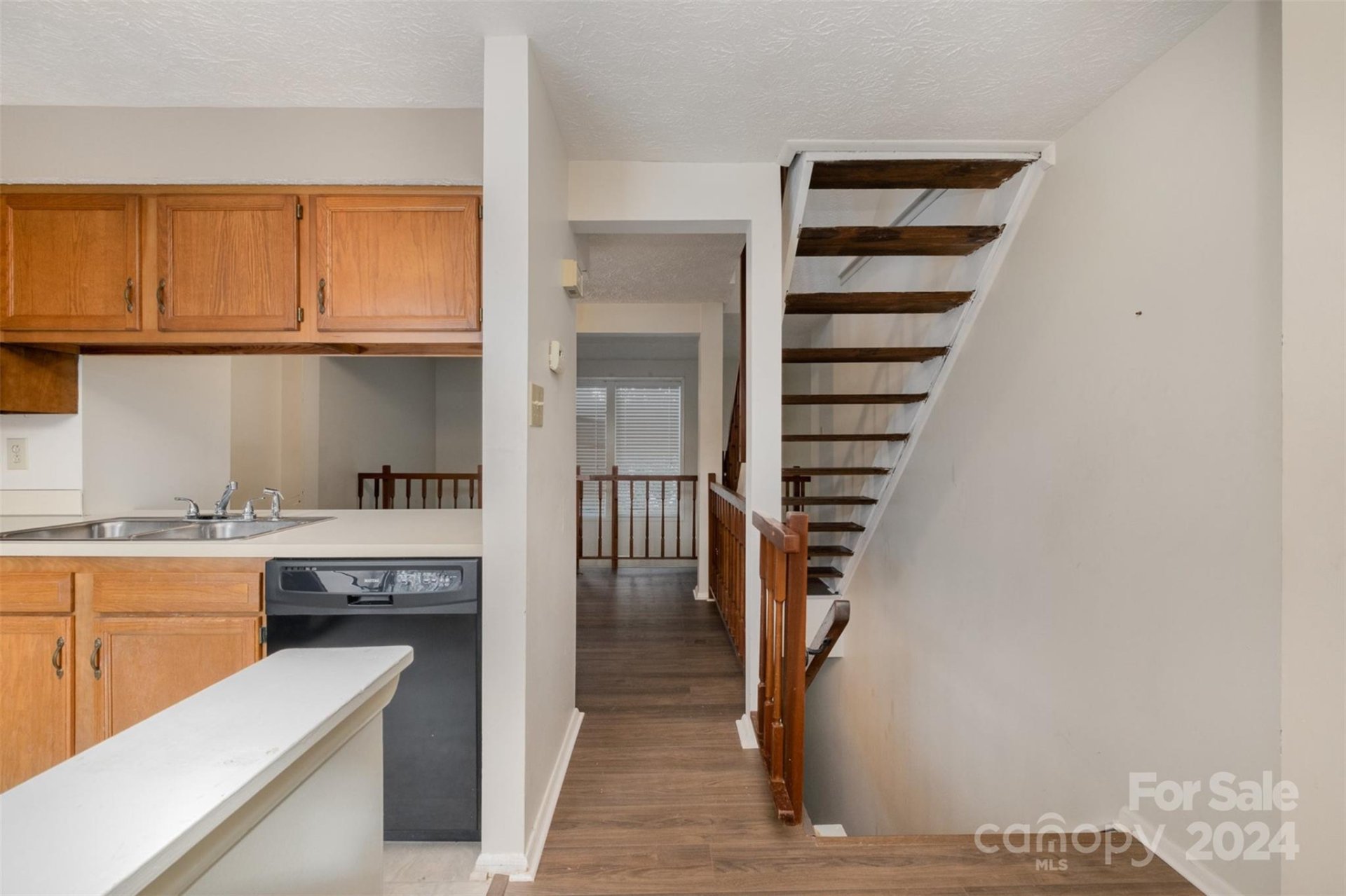 Property image 2 at 9432 Lexington Circle, Charlotte, NC 28213