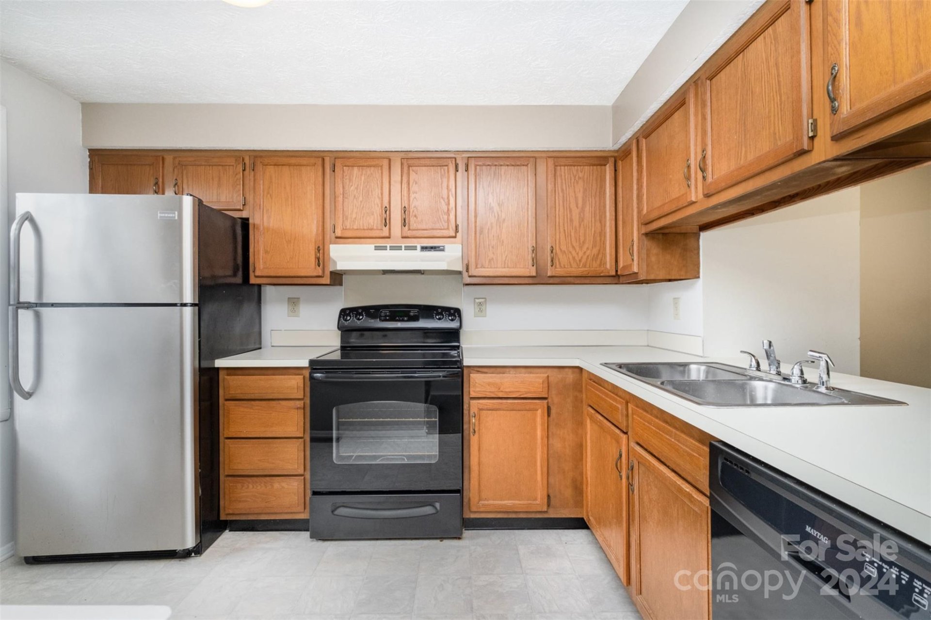 Property image 4 at 9432 Lexington Circle, Charlotte, NC 28213