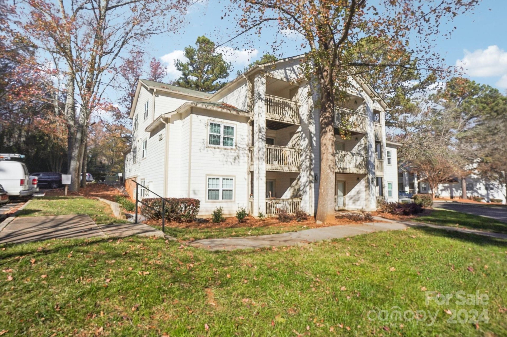 1032 Churchill Downs Court