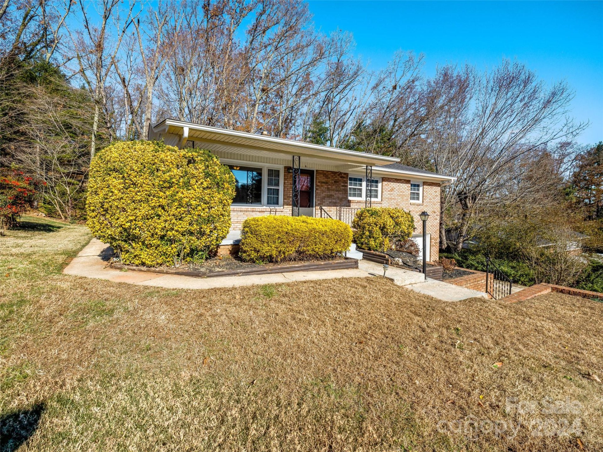 Property image 3 at 6 Debra Lane, Asheville, NC 28806