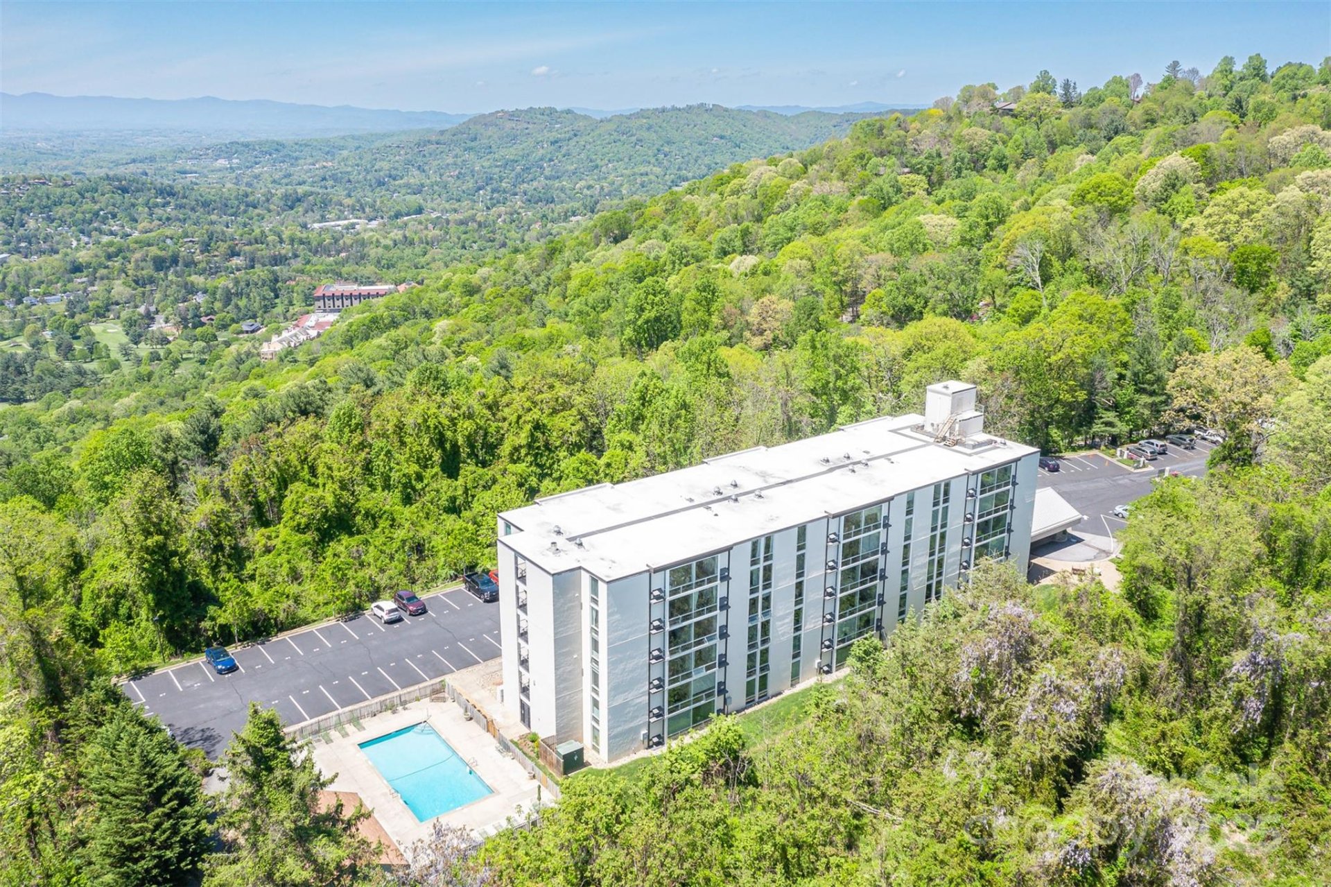 Sunset Ridge Condominiums, Asheville Community