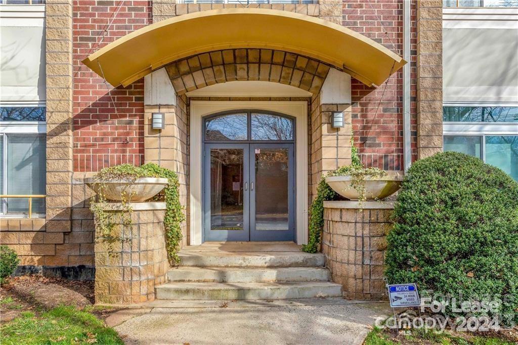 Property image 1 at 404 N Laurel Avenue, Charlotte, NC 28204