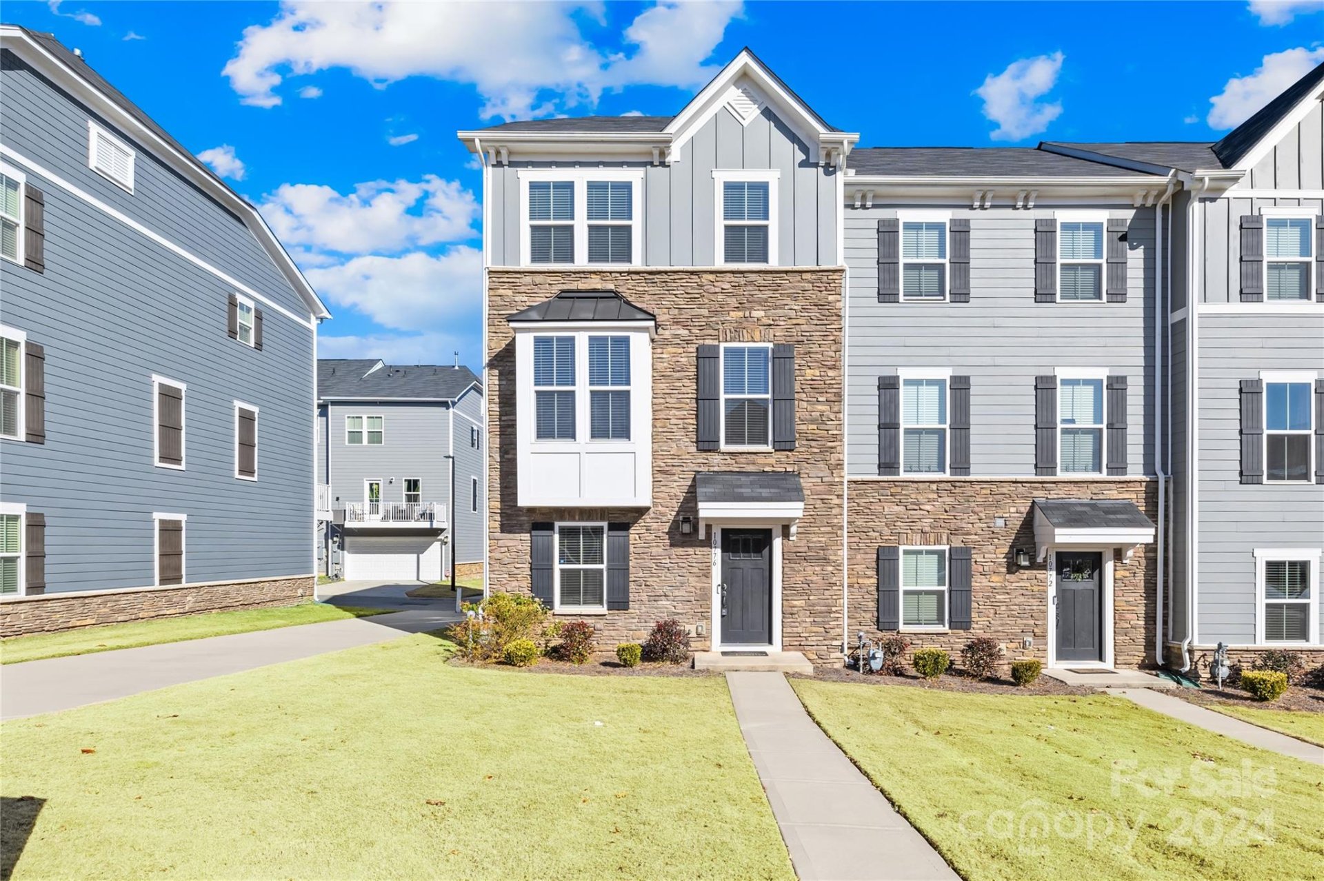 Property image 1 at 10776 Overlook Mountain Drive, Charlotte, NC 28216