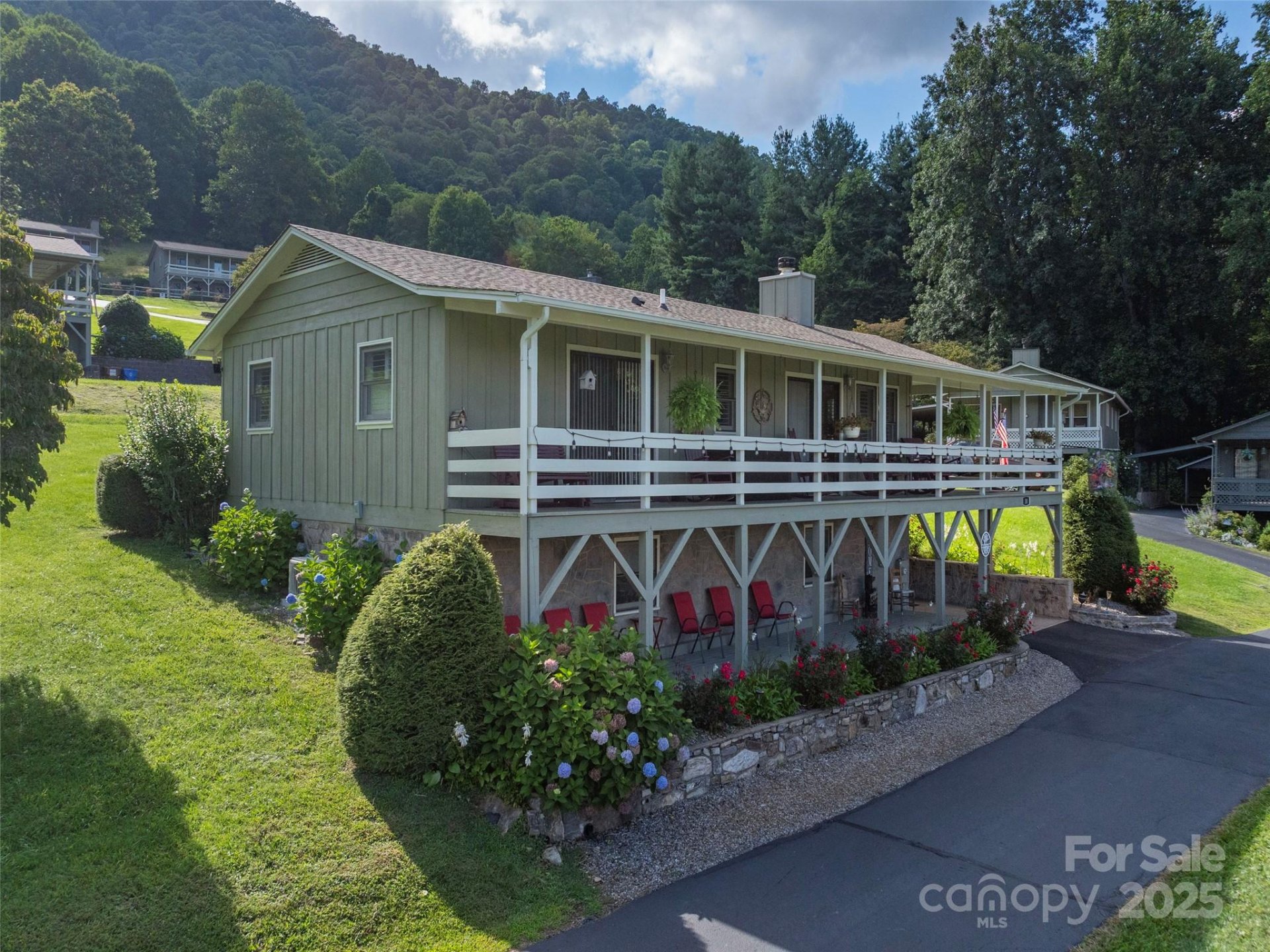 Stoney Ridge, Maggie Valley Community