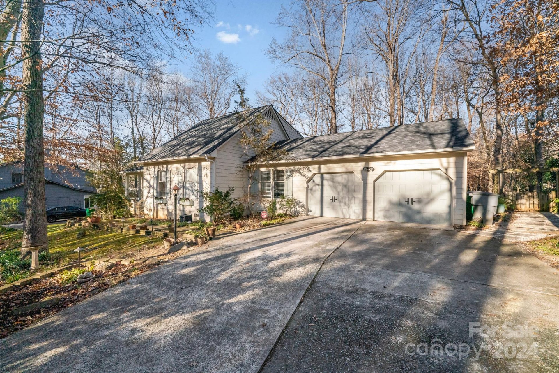 Property image 1 at 939 Autumnwood Lane, Charlotte, NC 28213