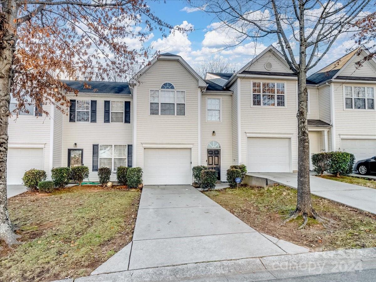 Abbotts Glen, Charlotte Community