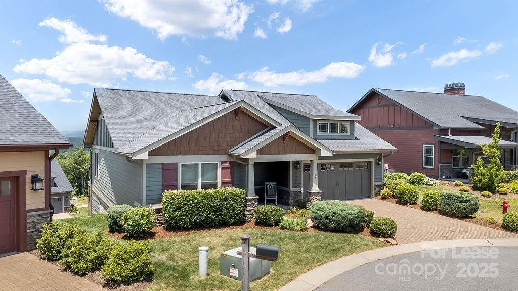 7 Pinnacle Crest Circle