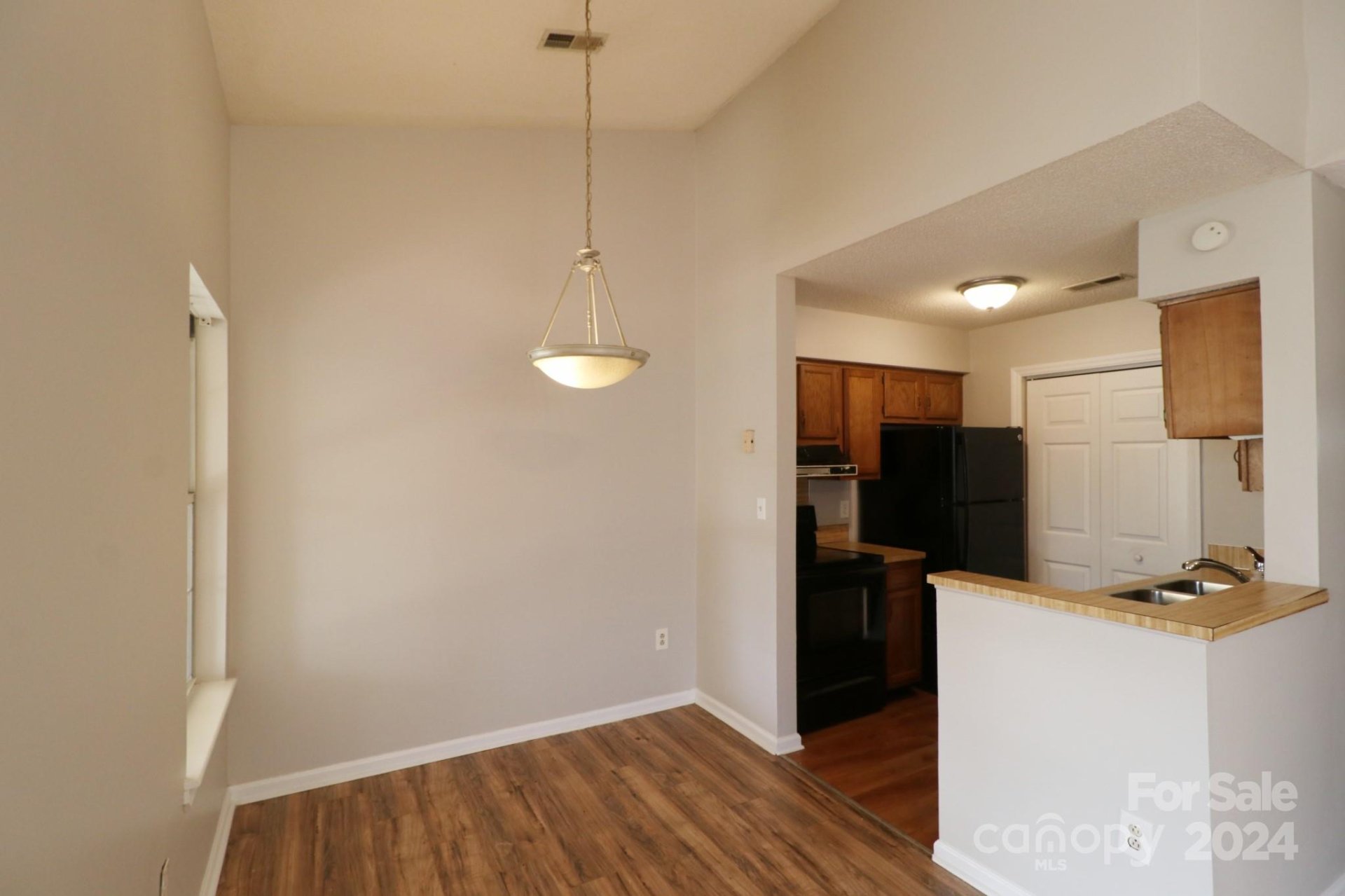 Property image 4 at 8121 E Tremaine Court, Charlotte, NC 28227