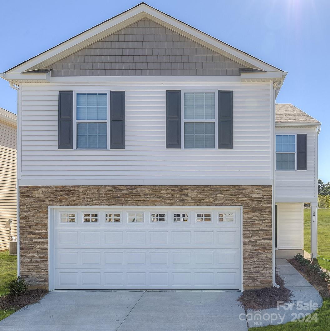 Property image 1 at 1004 20th Avenue Loop, Hickory, NC 28602