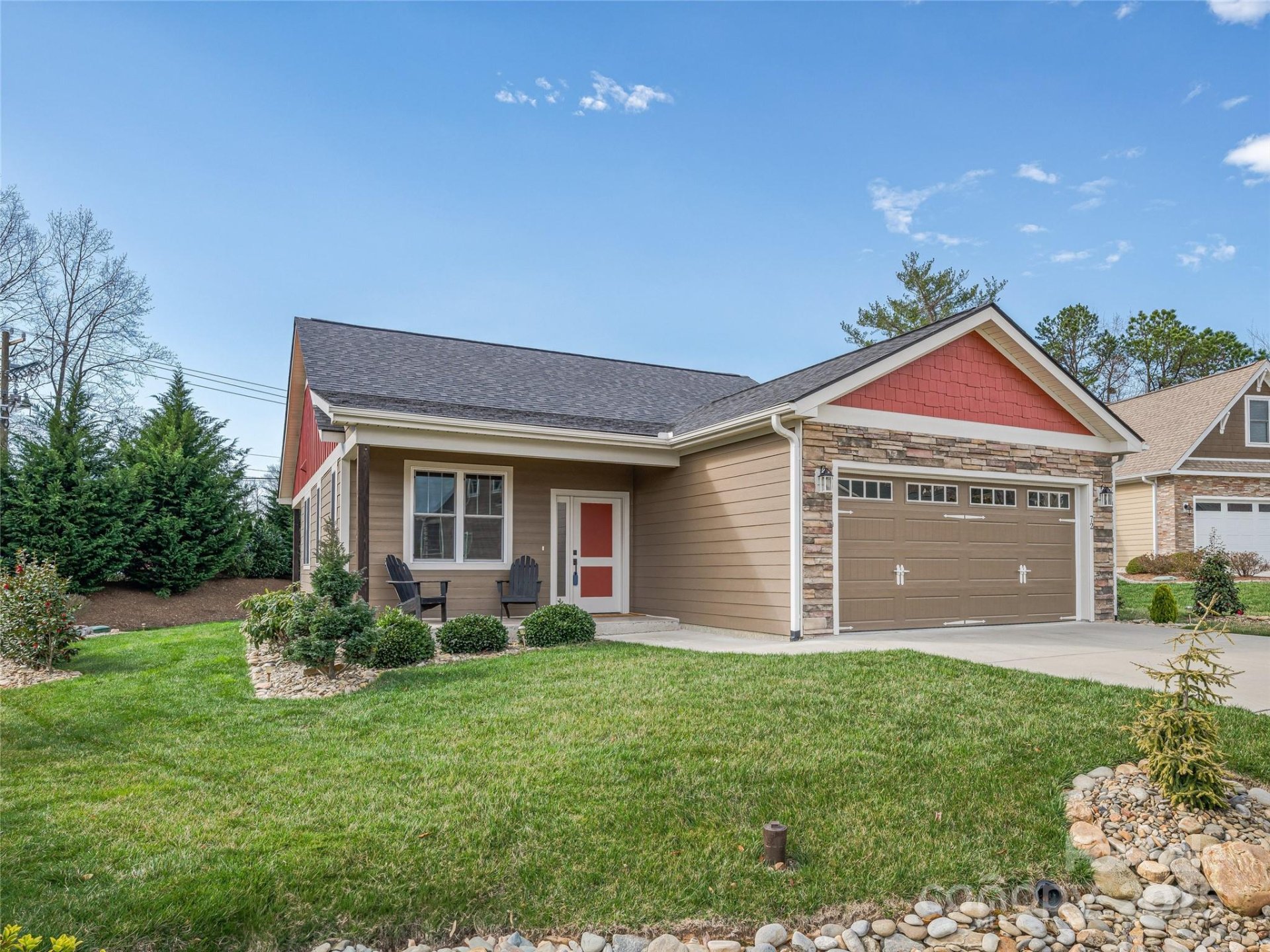 Property image 1 at 72 S Anvil Avenue, Hendersonville, NC 28792