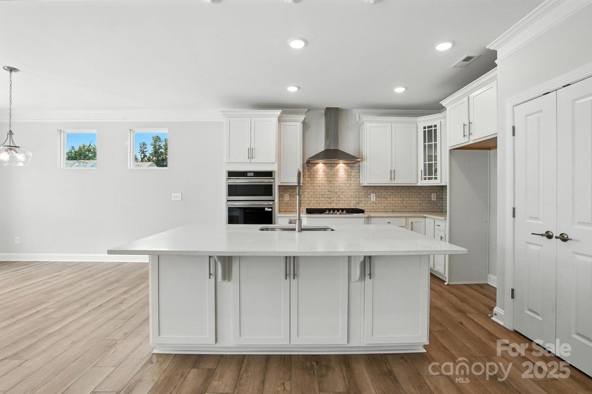 Property image 5 at 2024 Embassy Court, Charlotte, NC 28213