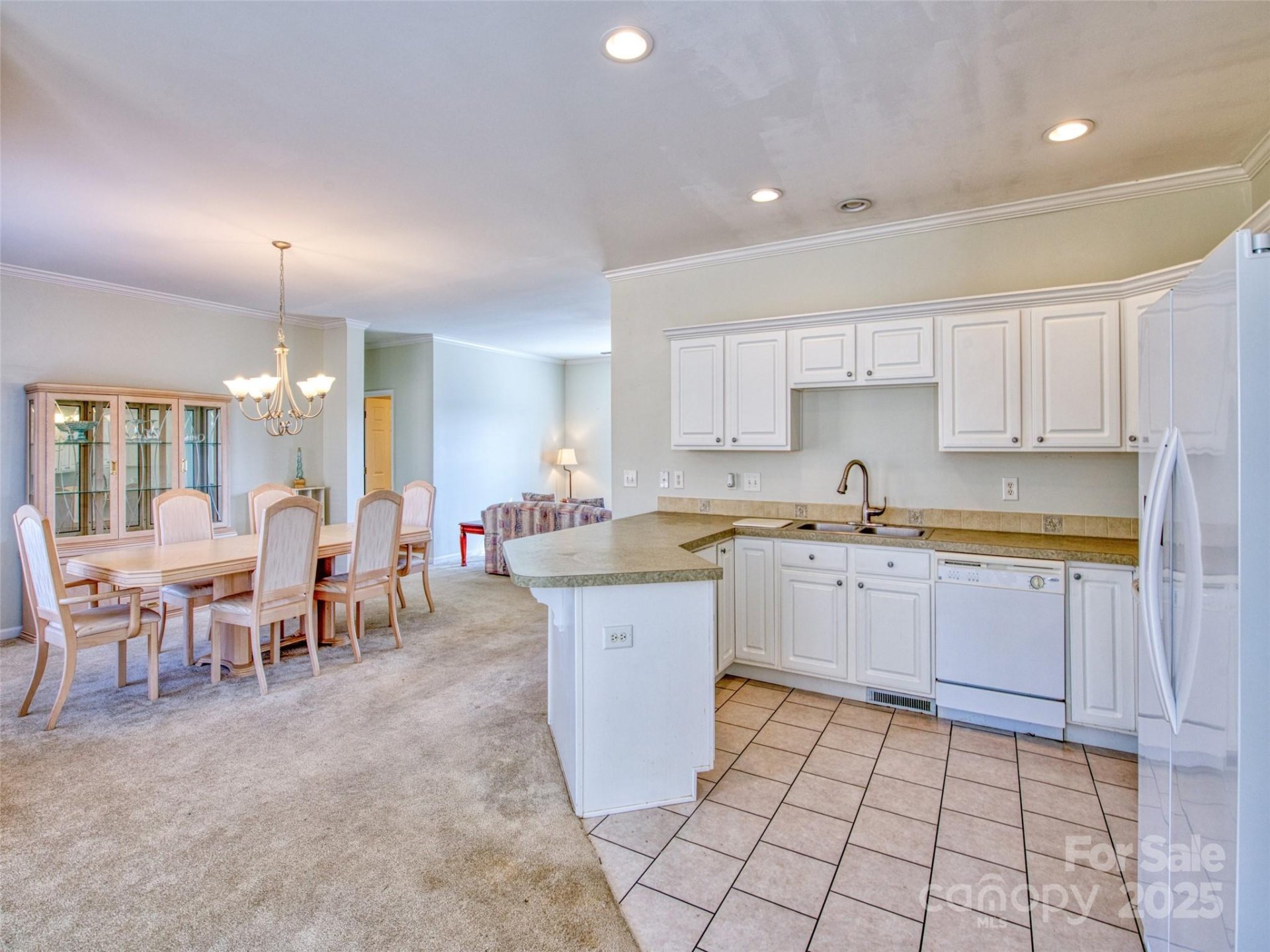 Property image 3 at 1 N Frederick Lane, Hendersonville, NC 28792