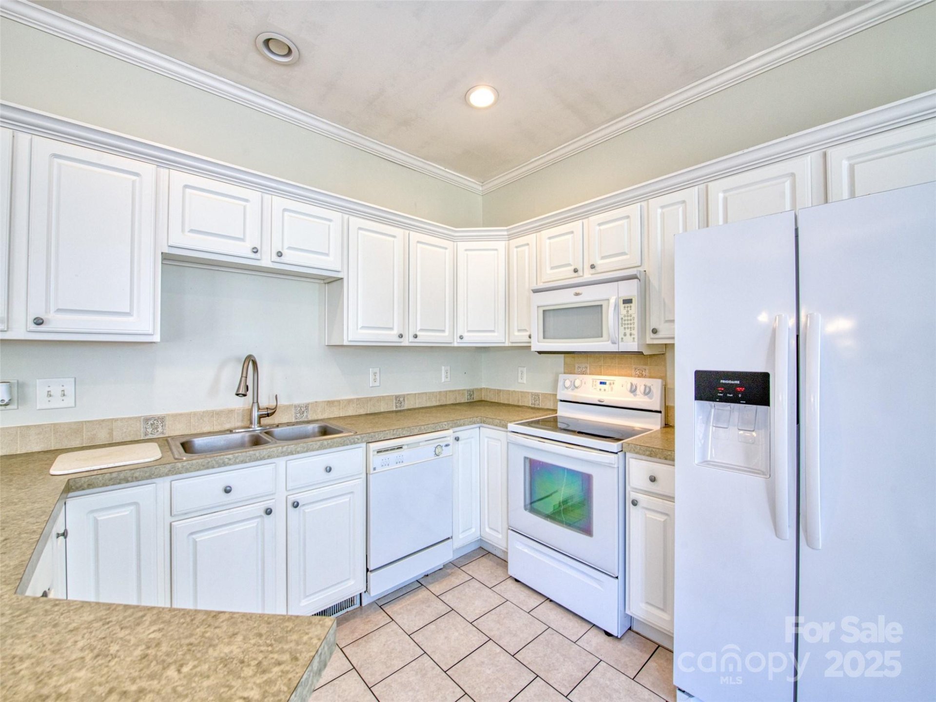 Property image 4 at 1 N Frederick Lane, Hendersonville, NC 28792