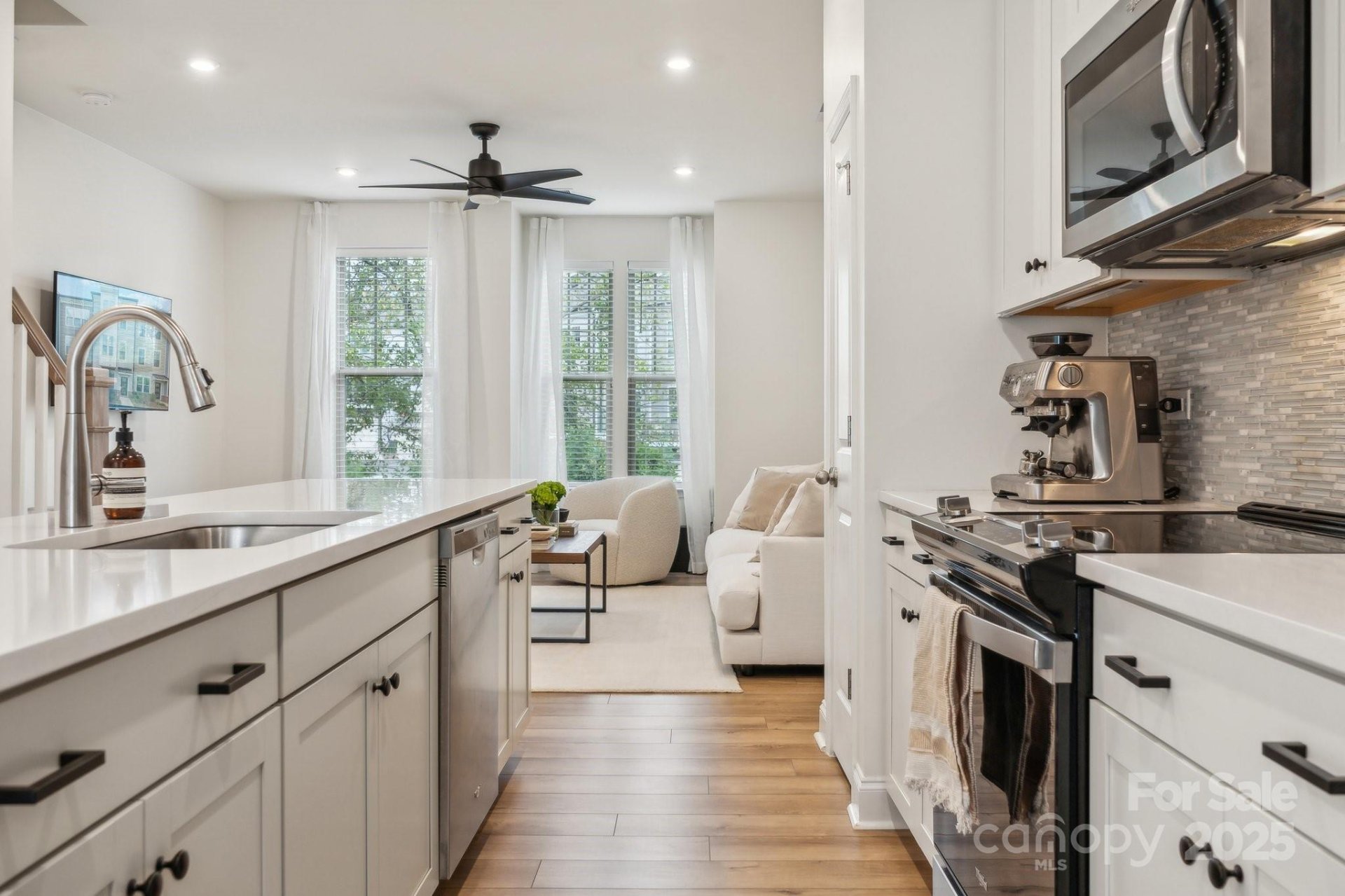 Property image 4 at 330 Simeon Drive, Charlotte, NC 28208