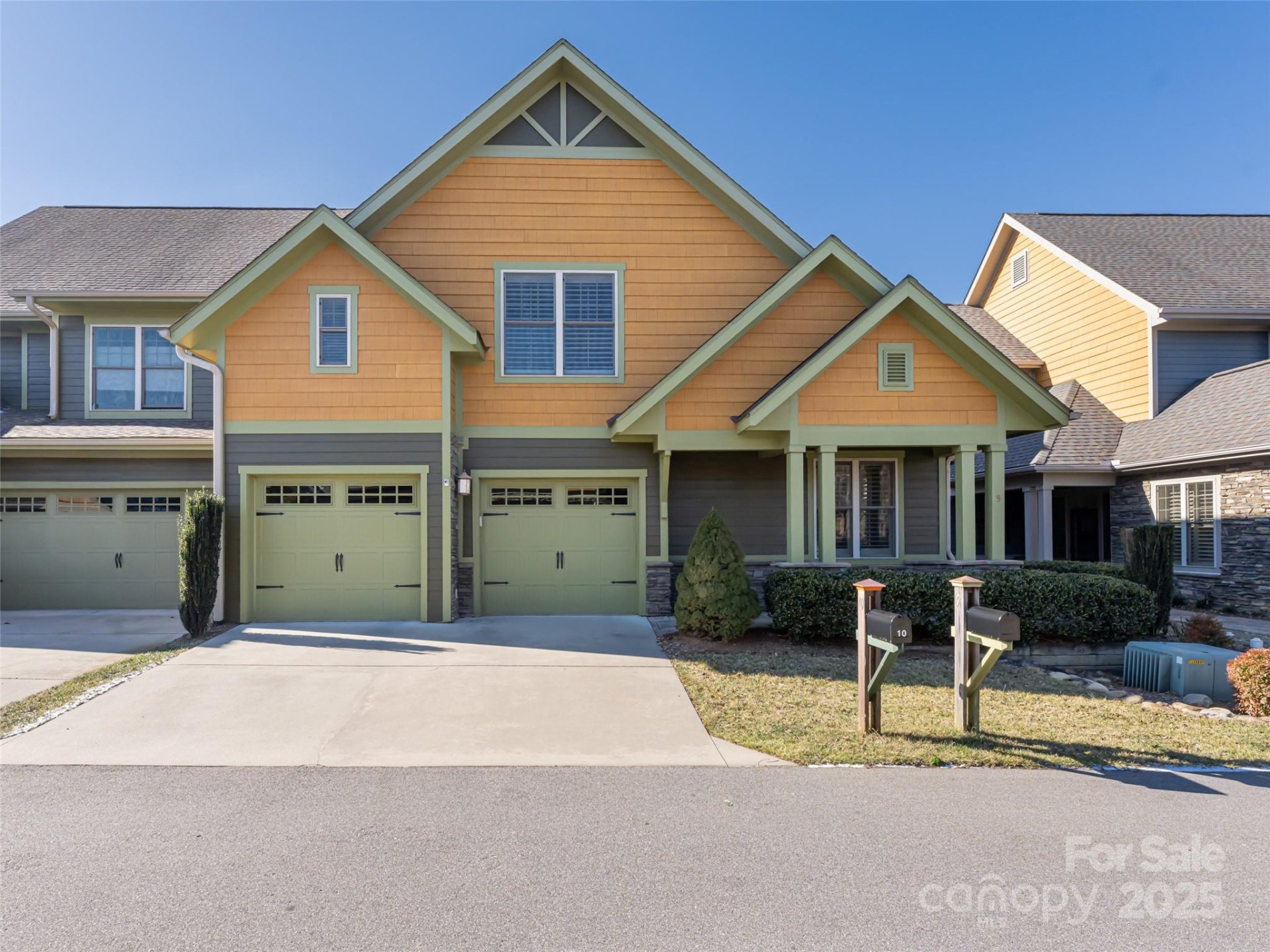 9 Holland Mountain View