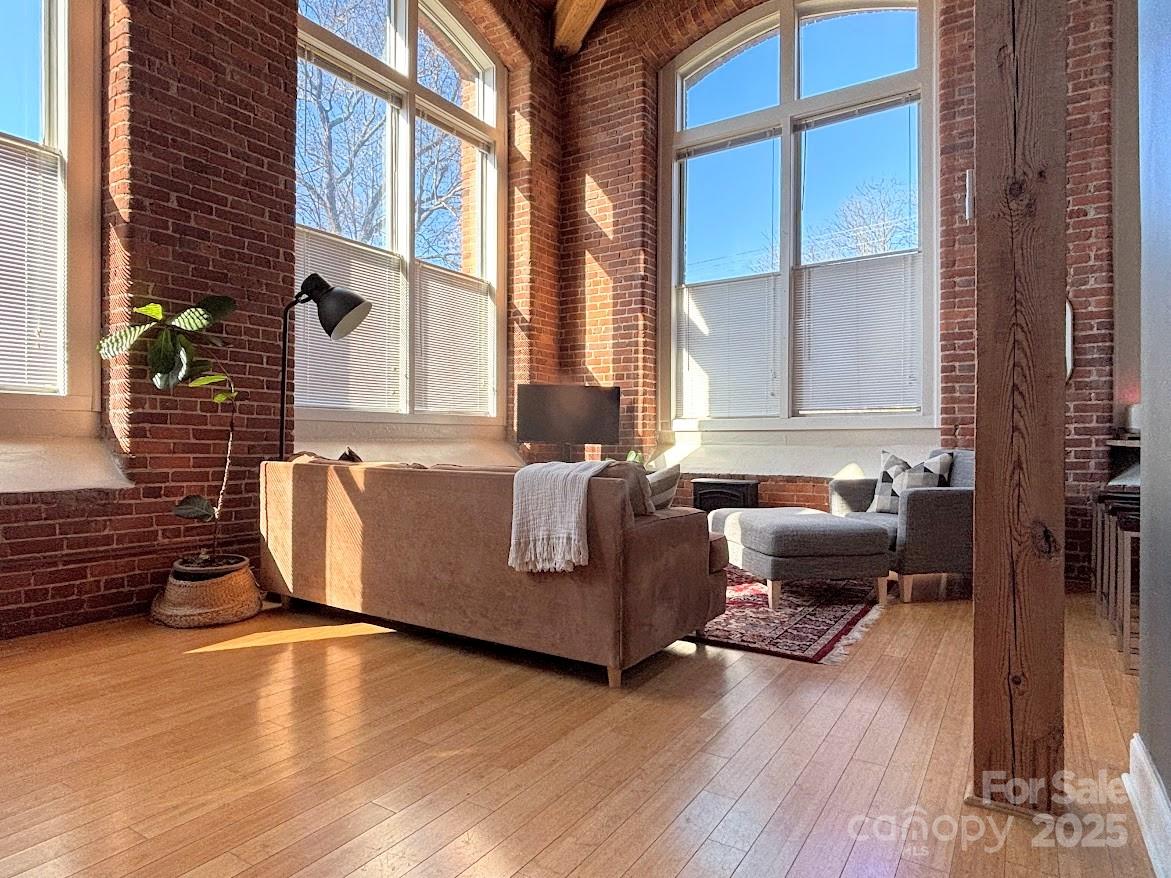 Property image 1 at 201 S Hoskins Road, Charlotte, NC 28208