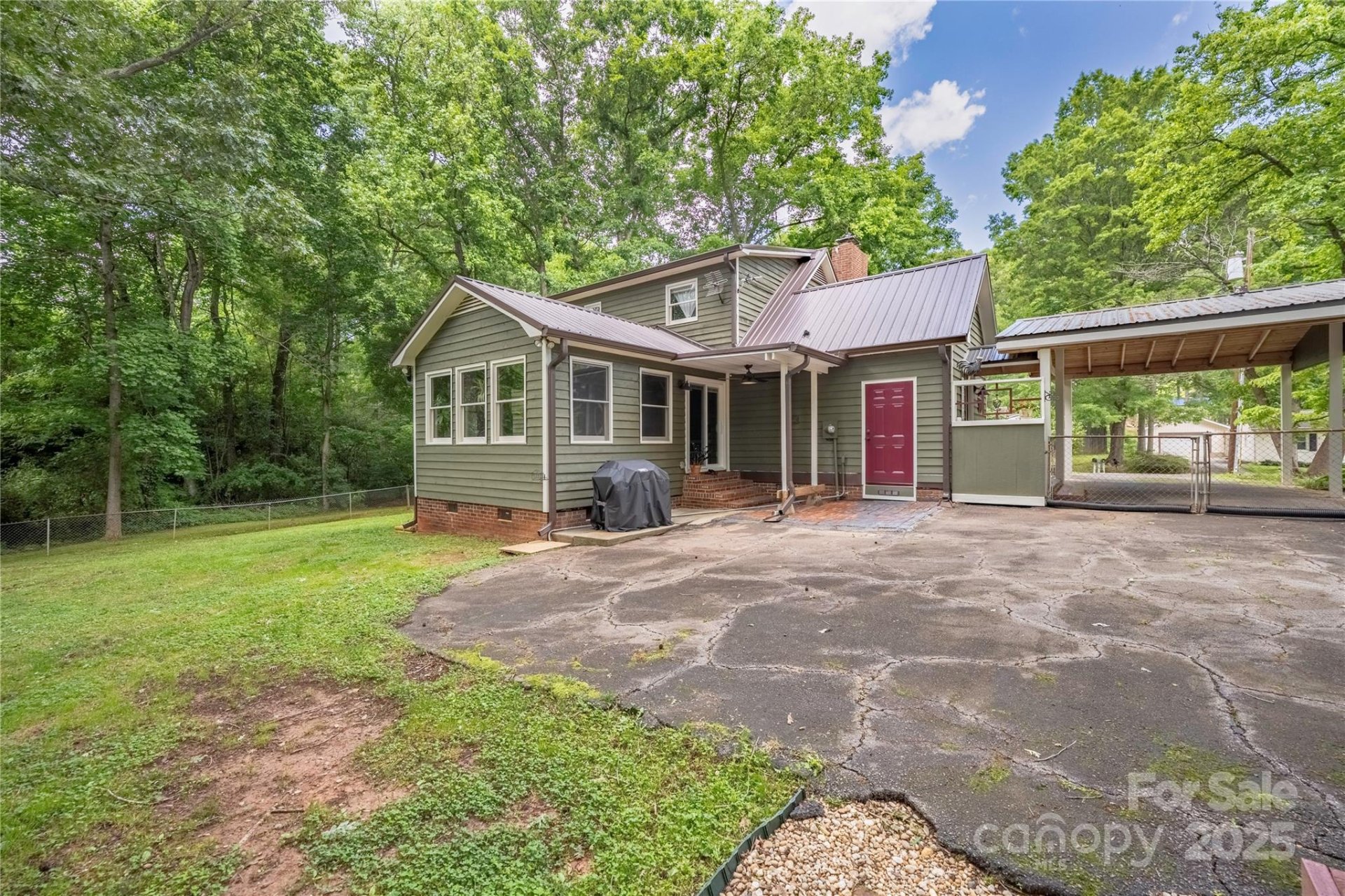 Property image 4 at 515 Holly Circle, Mount Holly, NC 28120