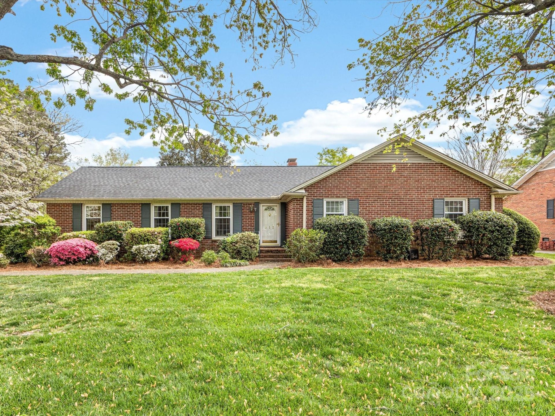 Property image 1 at 512 Holiday Road, Gastonia, NC 28054