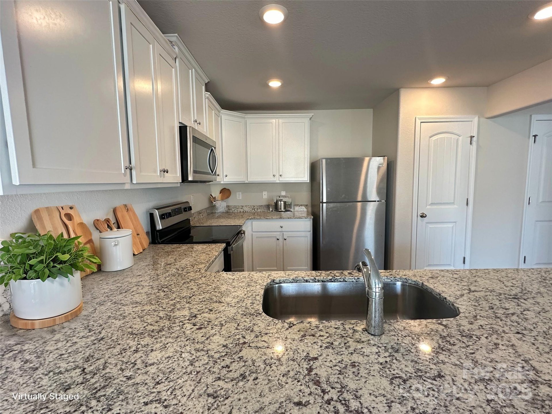 Property image 4 at 8112 Derby Woods Lane, Charlotte, NC 28214