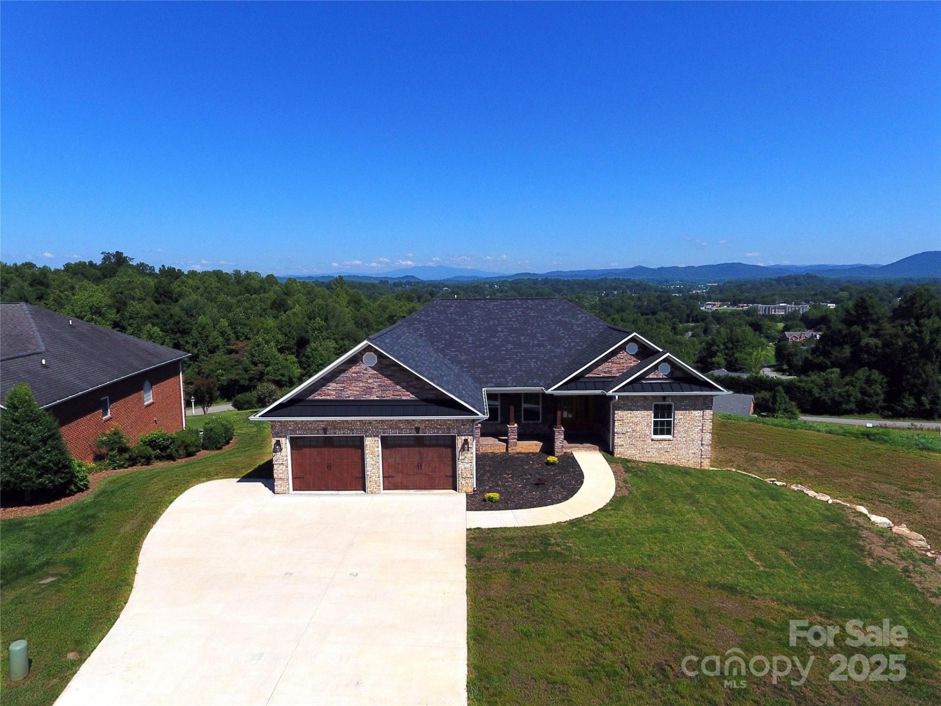 Huntington Woods North, Lenoir Community