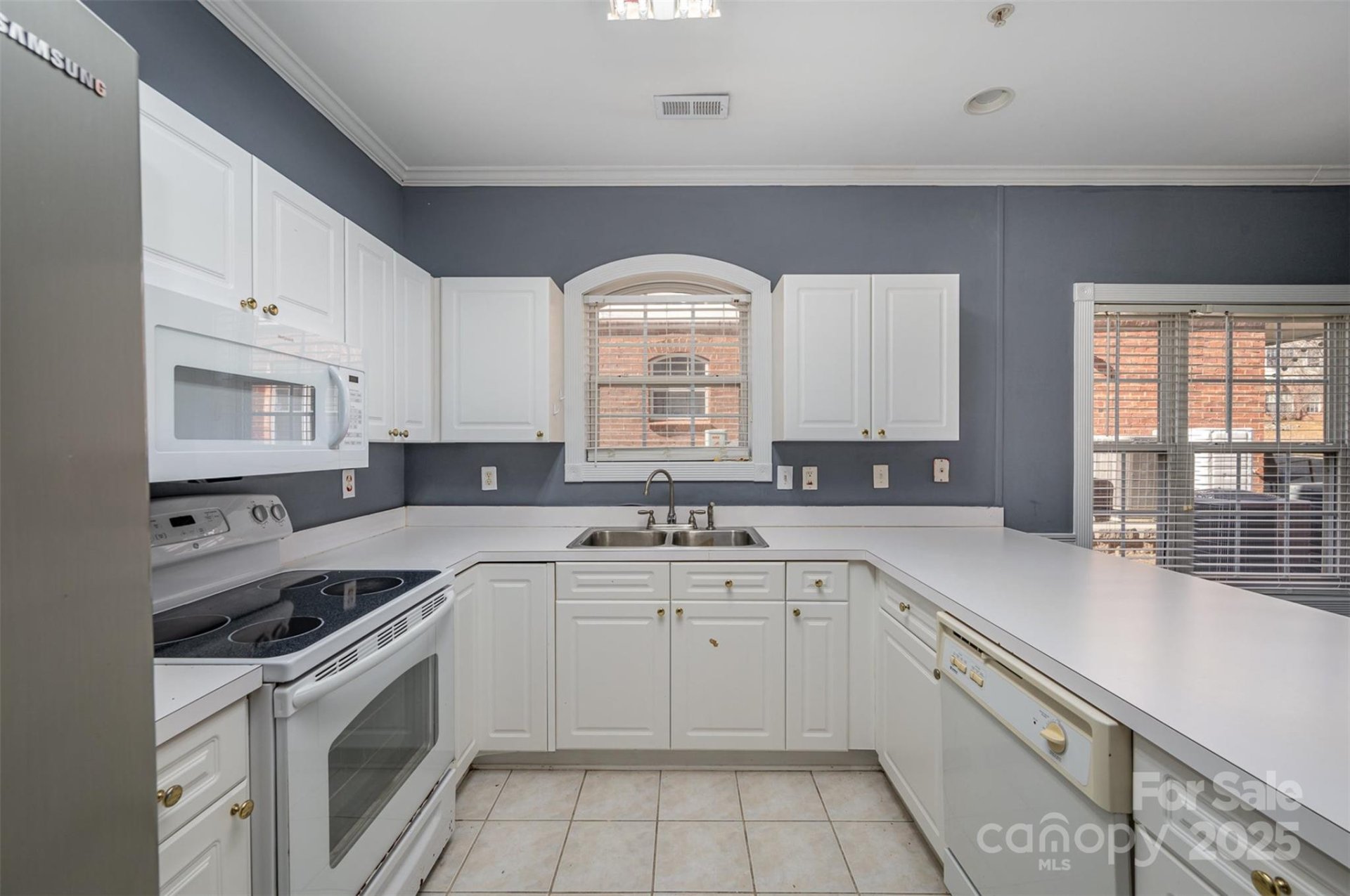 Property image 3 at 9261 Meadow Vista Road, Charlotte, NC 28213