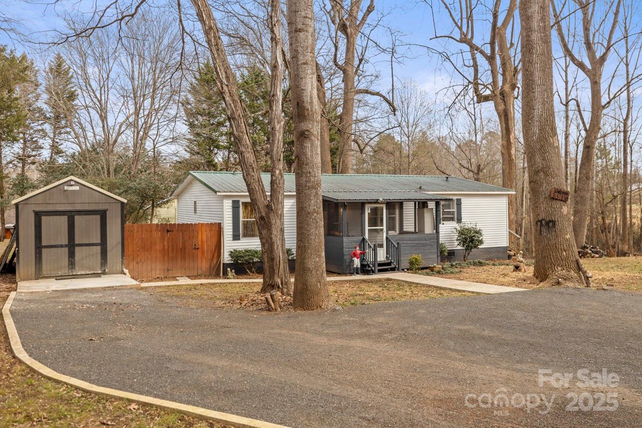 Property image 3 at 3510 Oakwood Avenue, Claremont, NC 28610