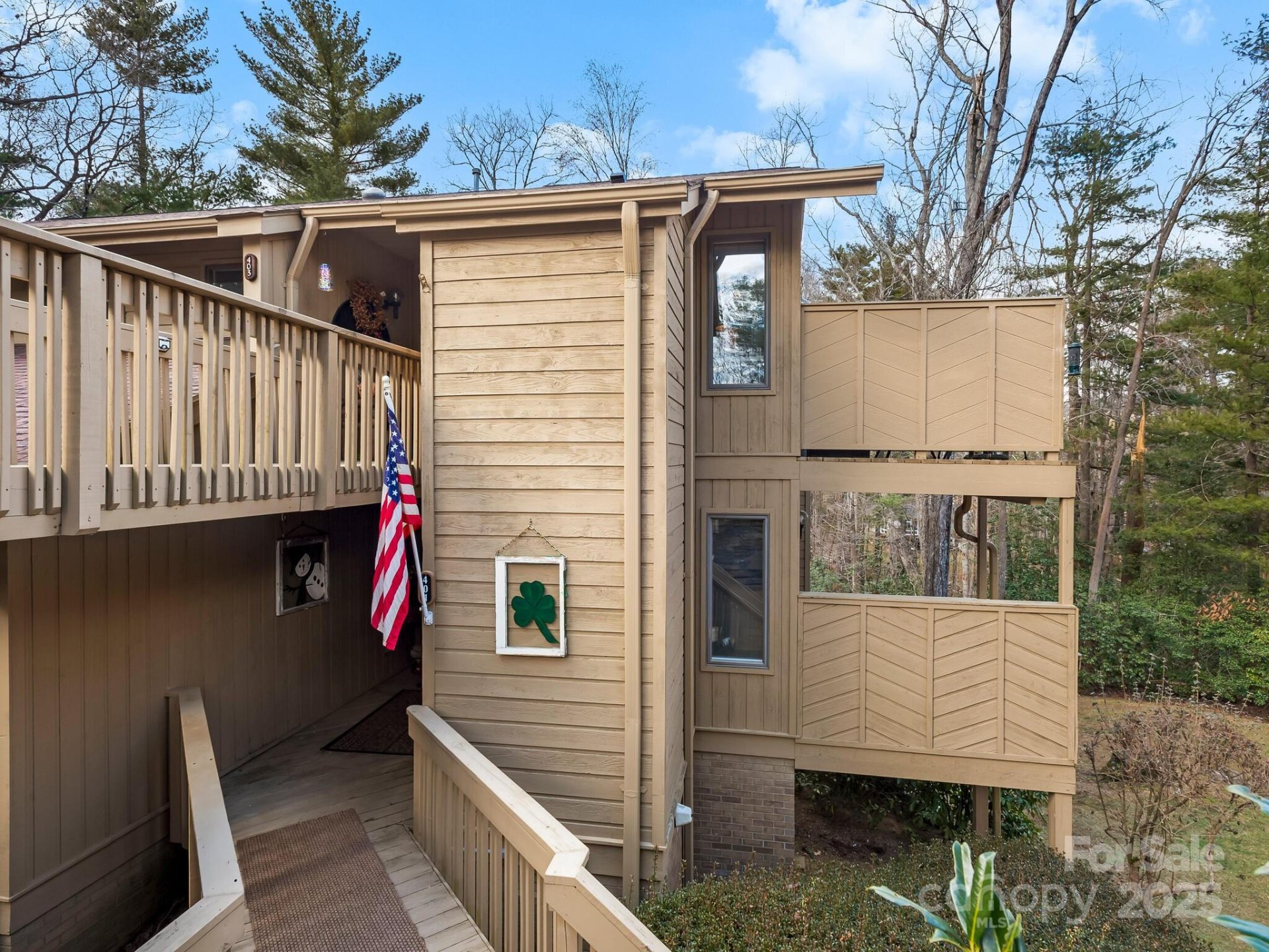 401 N Scarlet Oak Lane