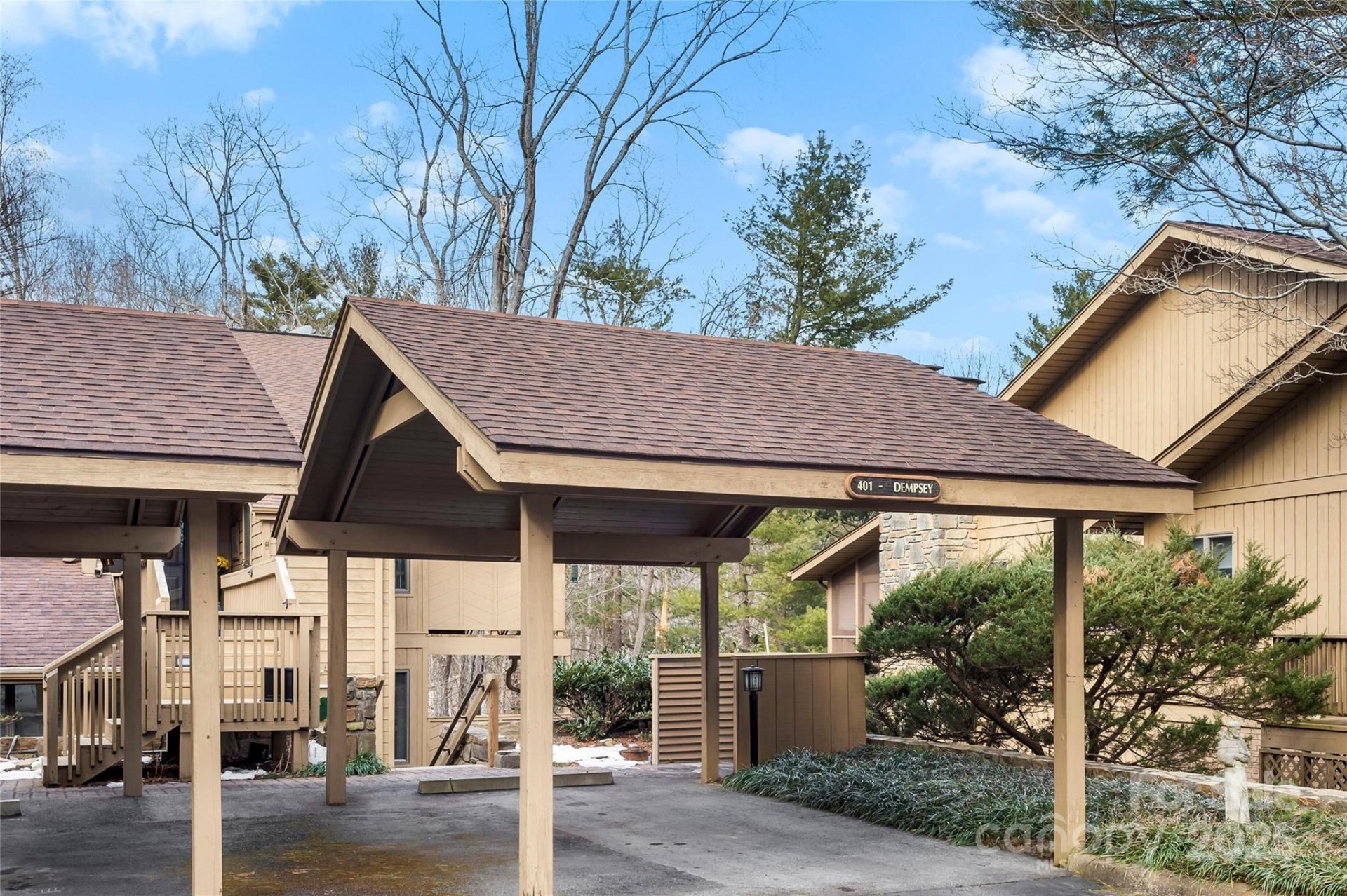 Property image 2 at 401 N Scarlet Oak Lane, Hendersonville, NC 28791