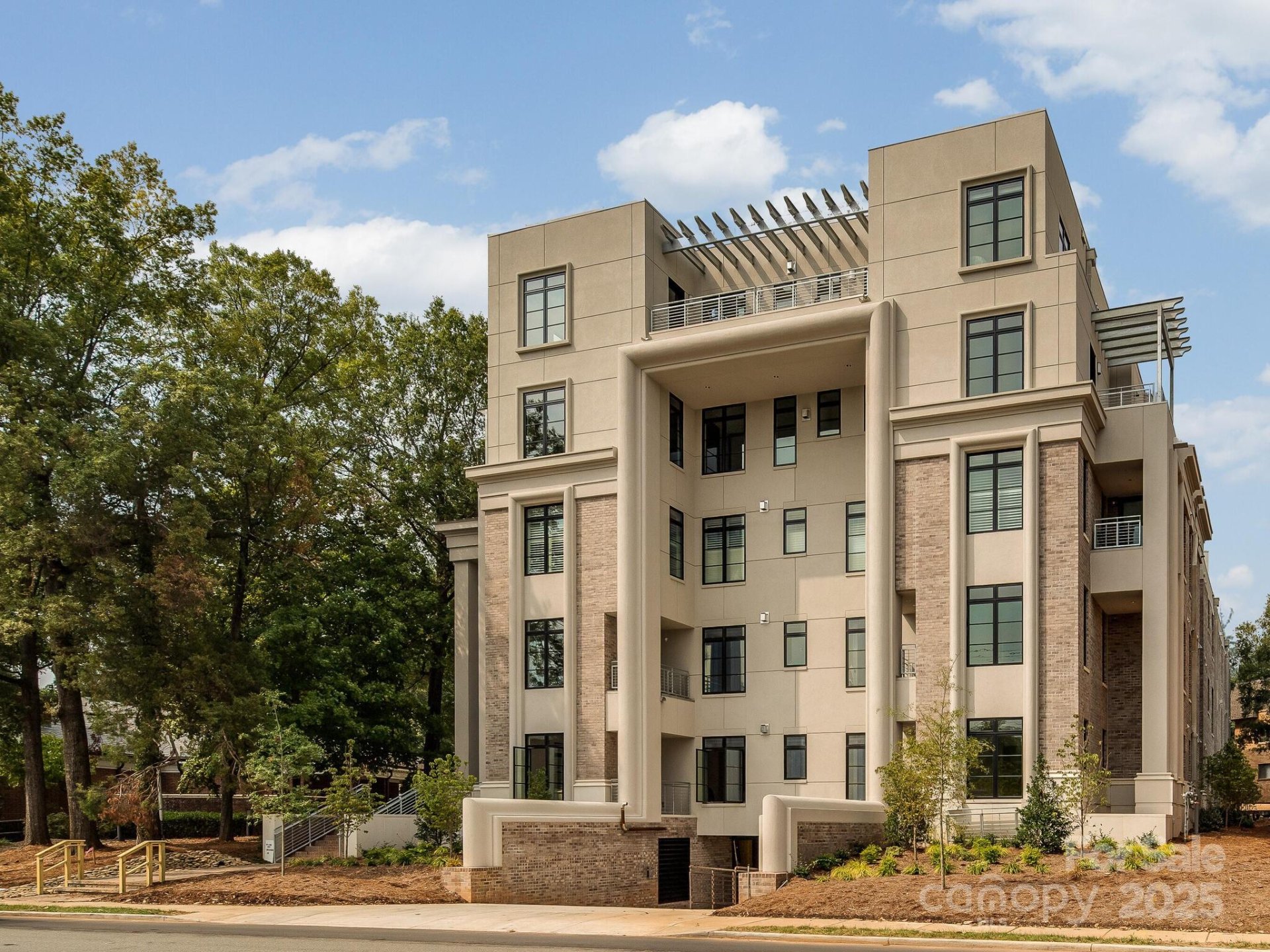 Property image 2 at 1333 Queens Road, Charlotte, NC 28207