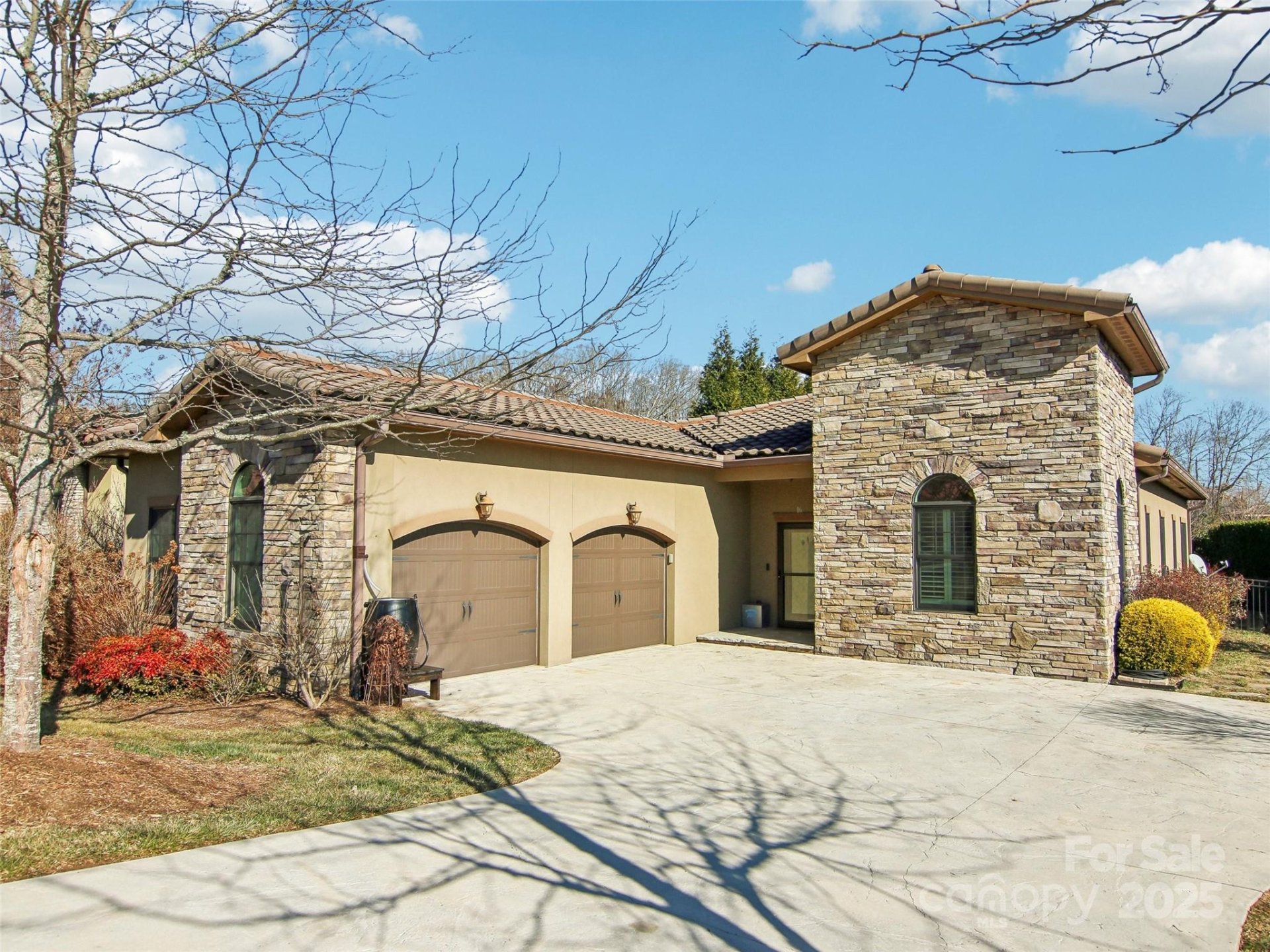Property image 2 at 16 Pacifico Drive, Asheville, NC 28806