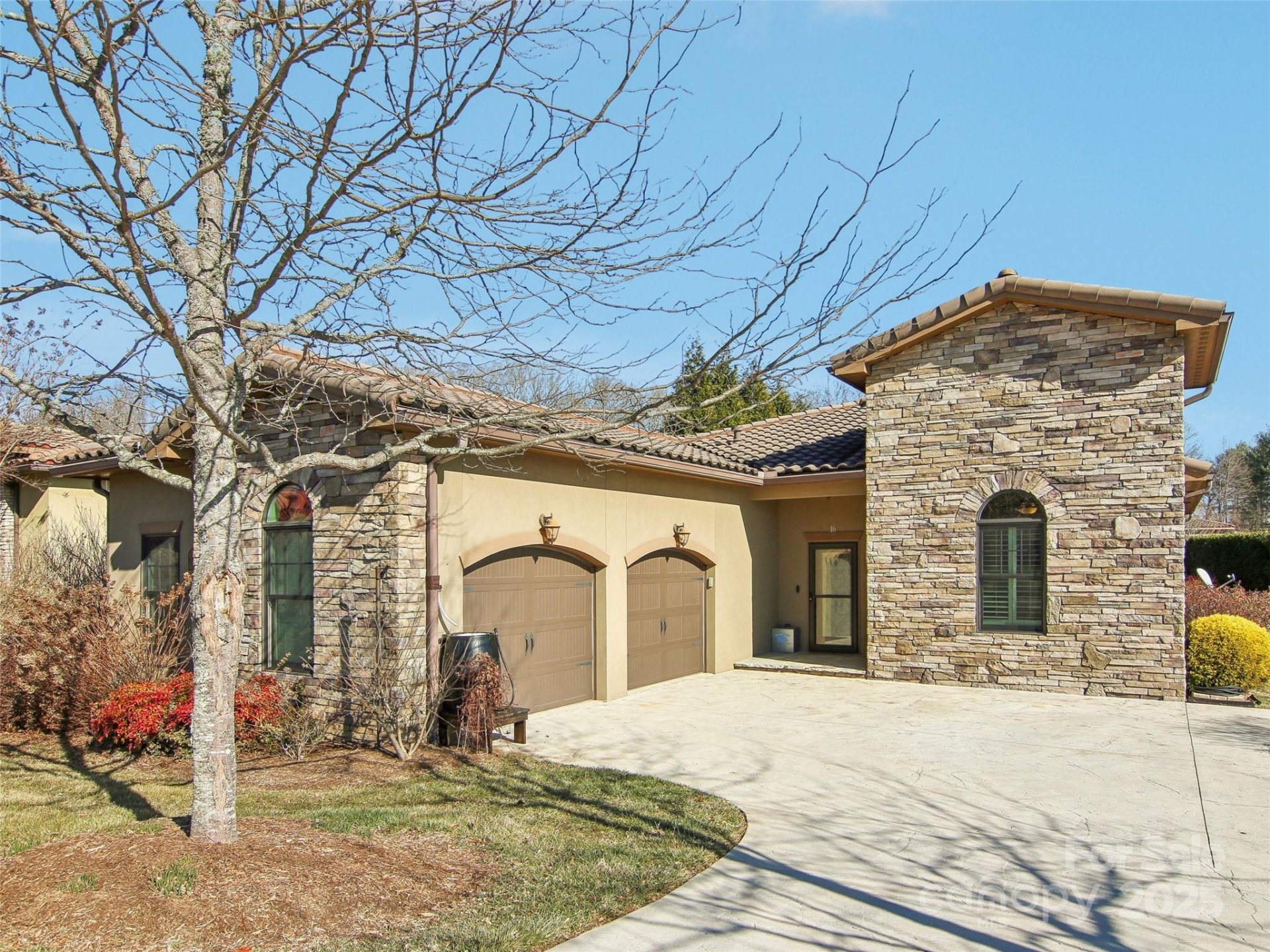 Property image 3 at 16 Pacifico Drive, Asheville, NC 28806
