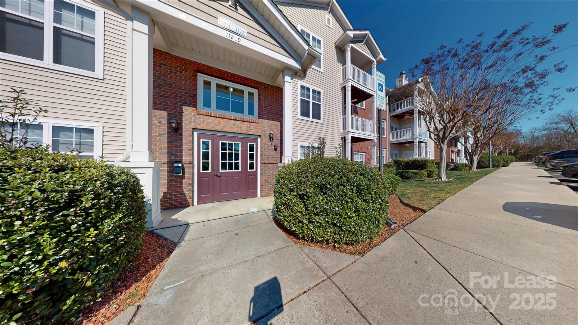 Hyde Park, Charlotte Community