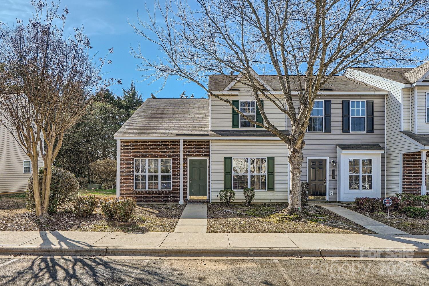 The Landing at Hickory Grove, Charlotte Community