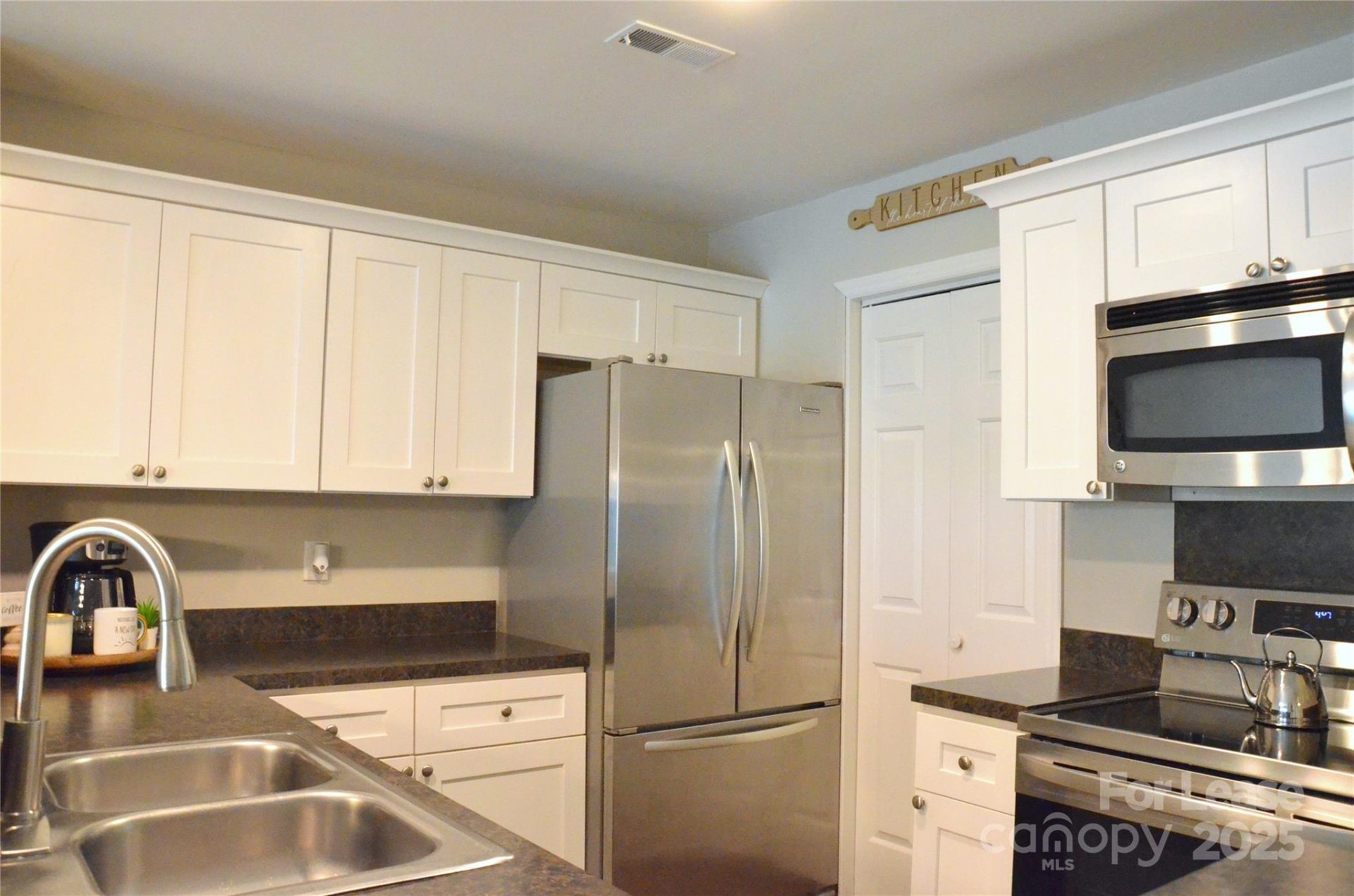 Property image 4 at 9041 J M Keynes Drive, Charlotte, NC 28262