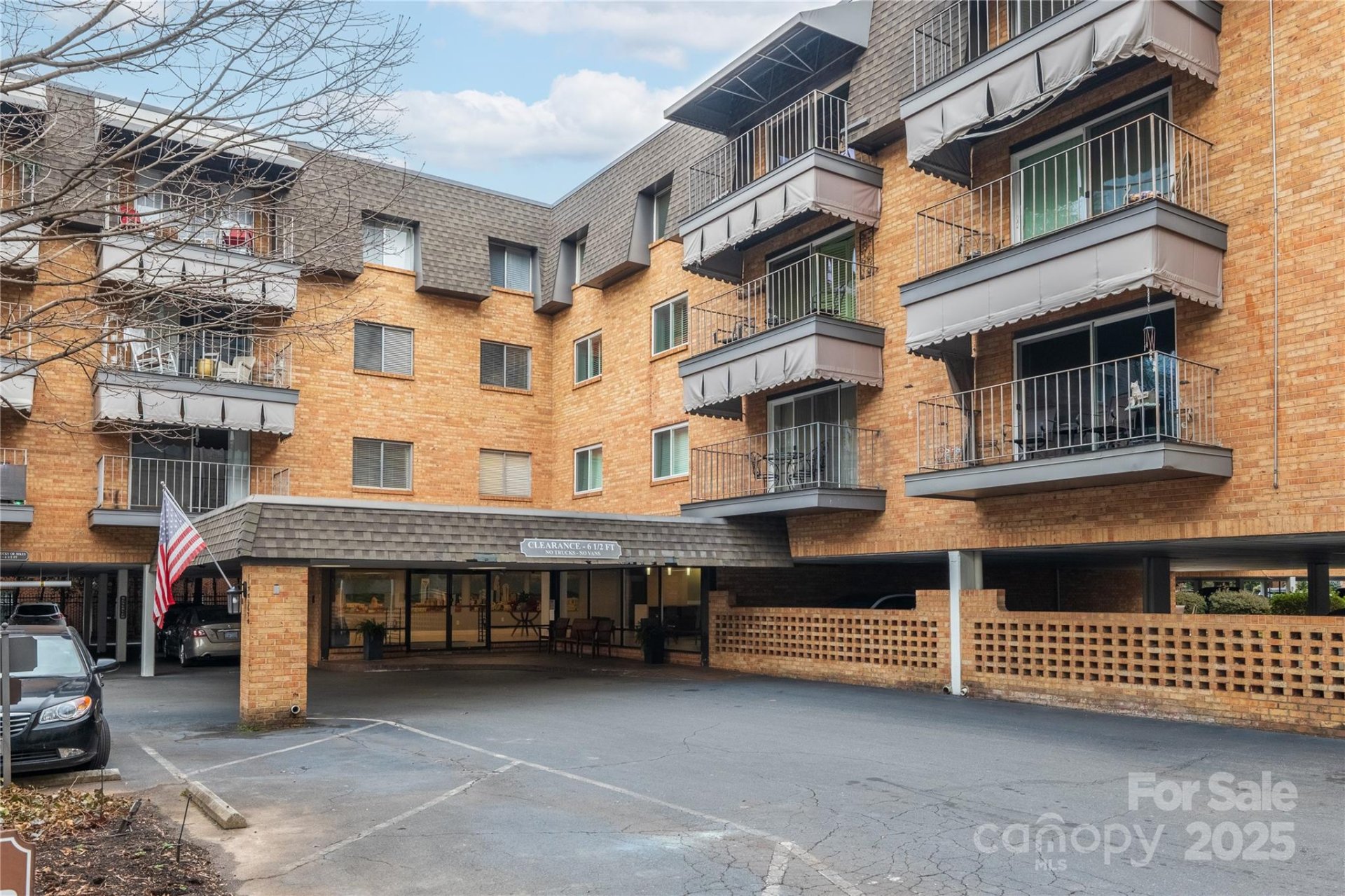 1323 Queens Road