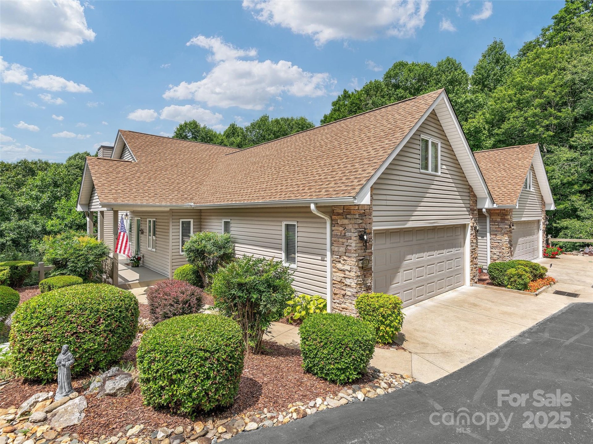 Property image 1 at 2206 E Cumming Woods Lane, Hendersonville, NC 28739