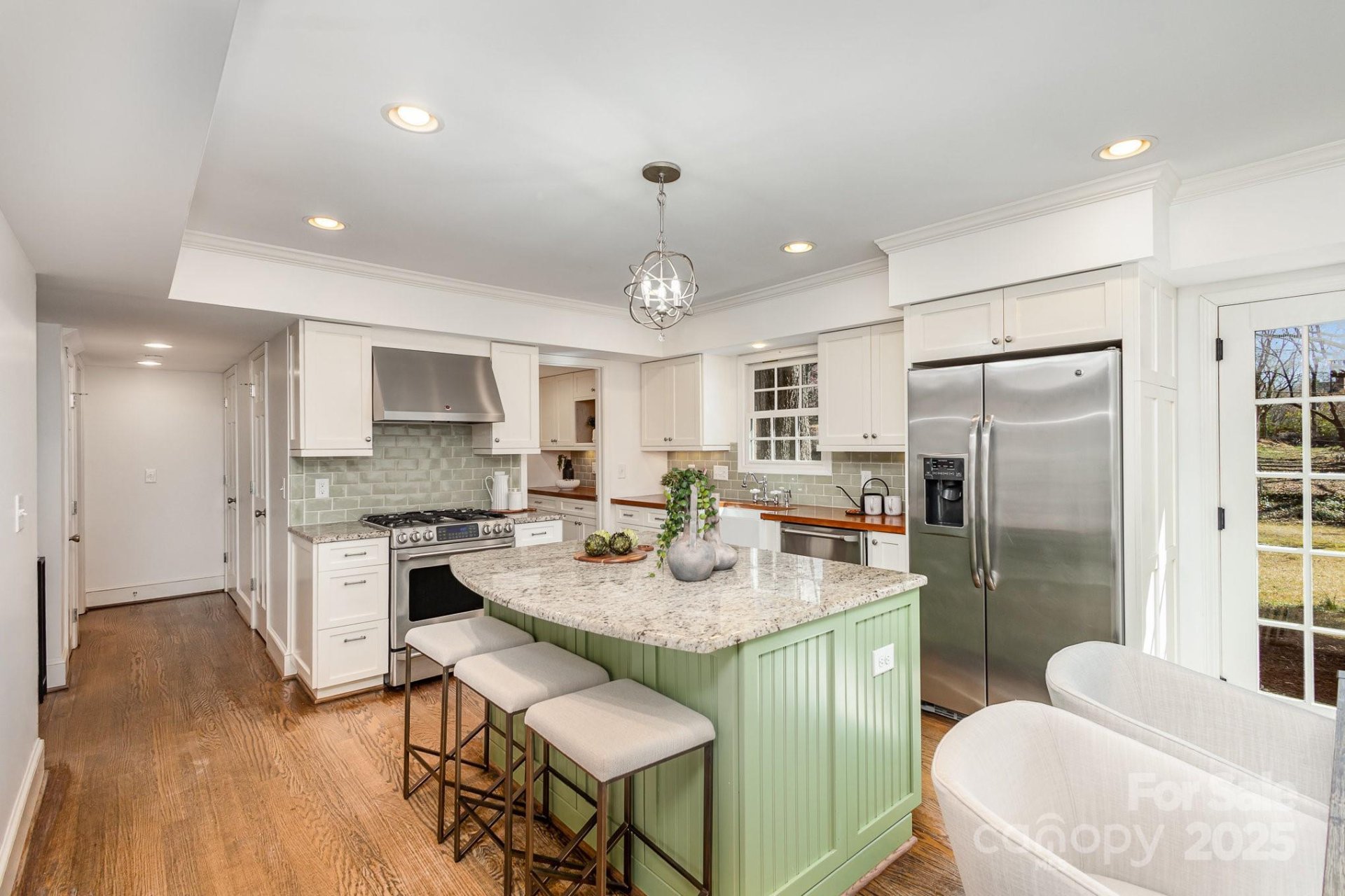 Property image 3 at 821 Greentree Drive, Charlotte, NC 28211