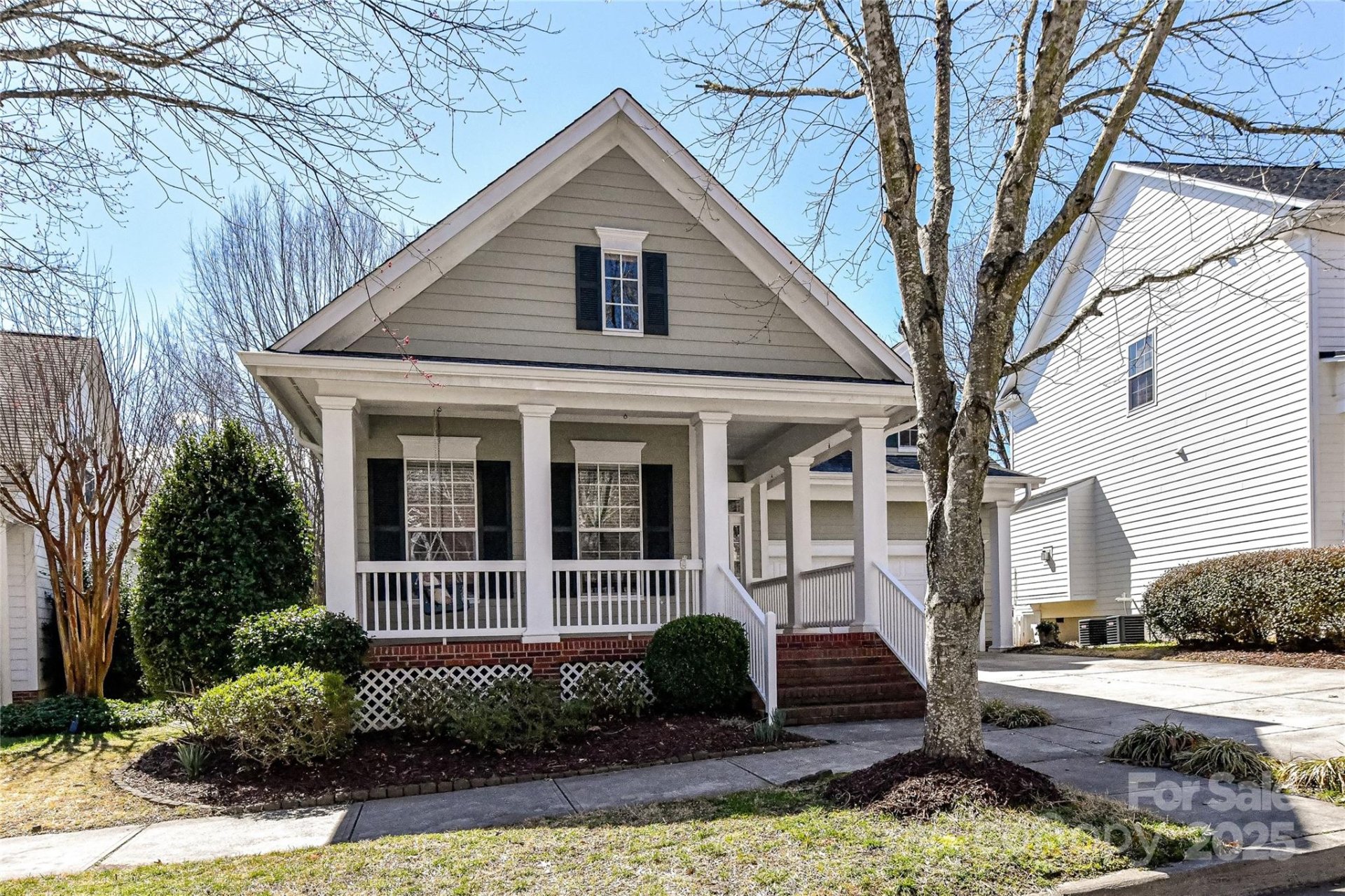 Property image 1 at 319 Ohenry Avenue, Davidson, NC 28036