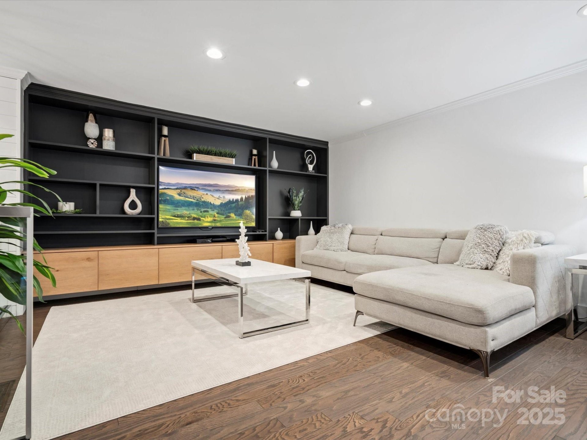 7314 Entwhistle Court